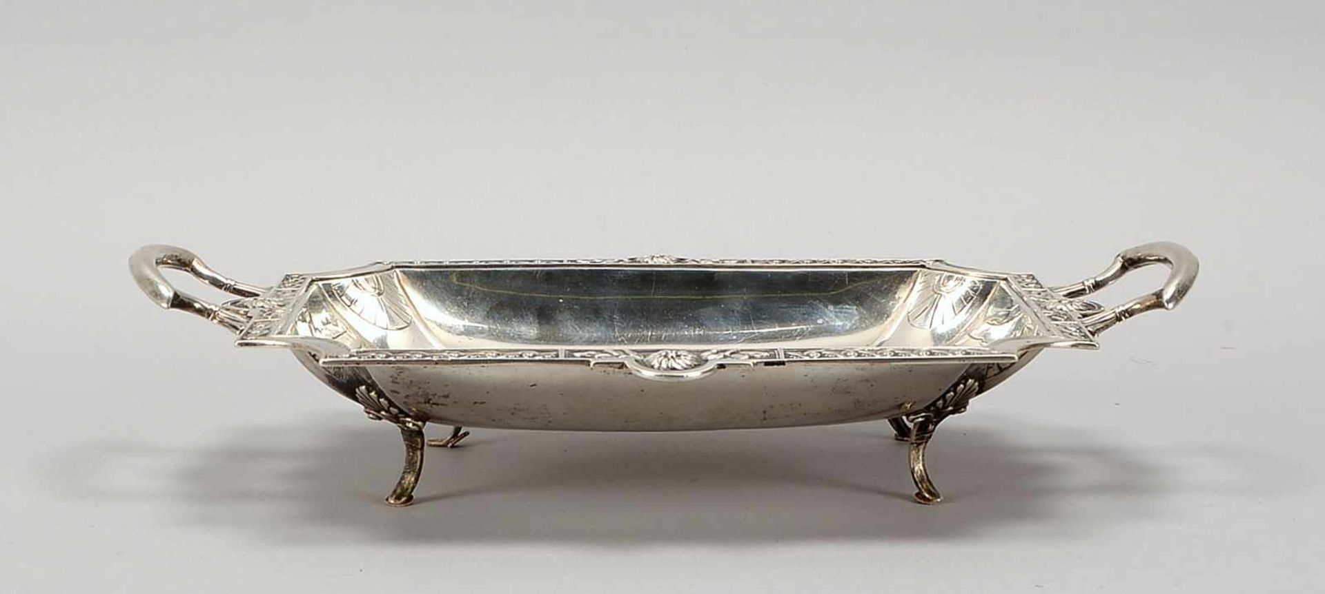 Tischschale, um 1900, 800 Silber, 2x seitliche Handhaben, Schale mit reich verziertem Rahmen, auf 4x