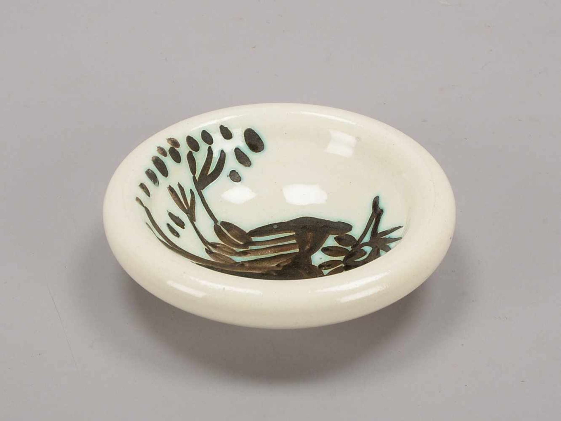 Madoura/Vallauris, Keramikschale, 'Bird', weißes Steingut/partiell farbig gefasst und glasiert, - Image 2 of 3