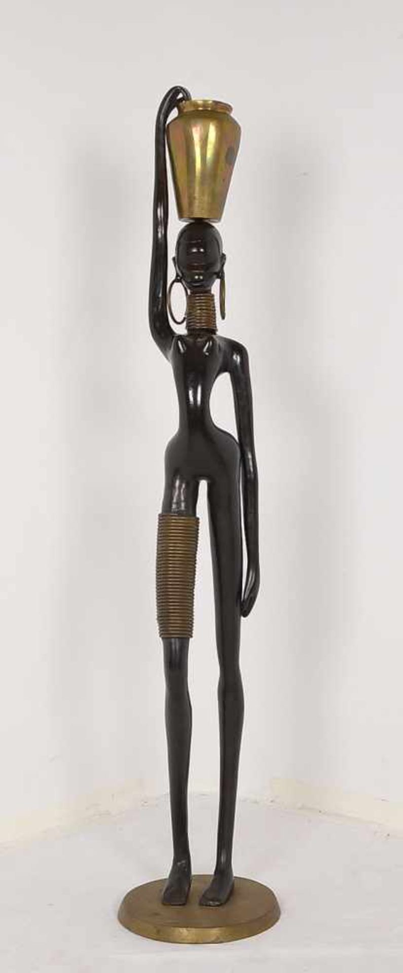 Große Standfigur, Art déco, 'Afrikanerin mit Gefäß auf dem Kopf', Messing/Bronzeguss, Figur