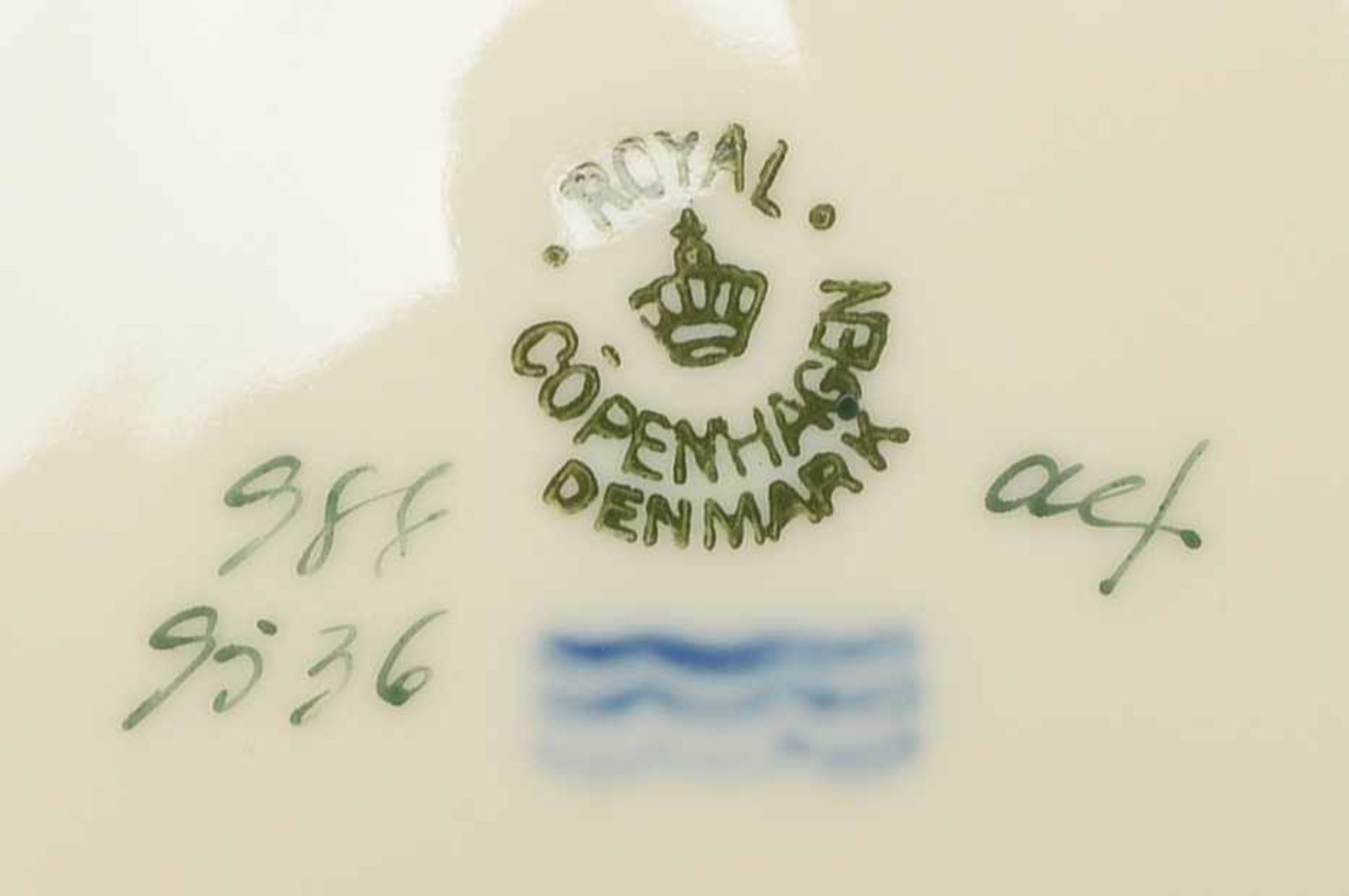 Royal Copenhagen, Kaffeeservice/Teeservice, Dekor 'Dagmar'/'Nr. 988' , umfassend: 1 Kaffeekanne, 1 - Image 2 of 2