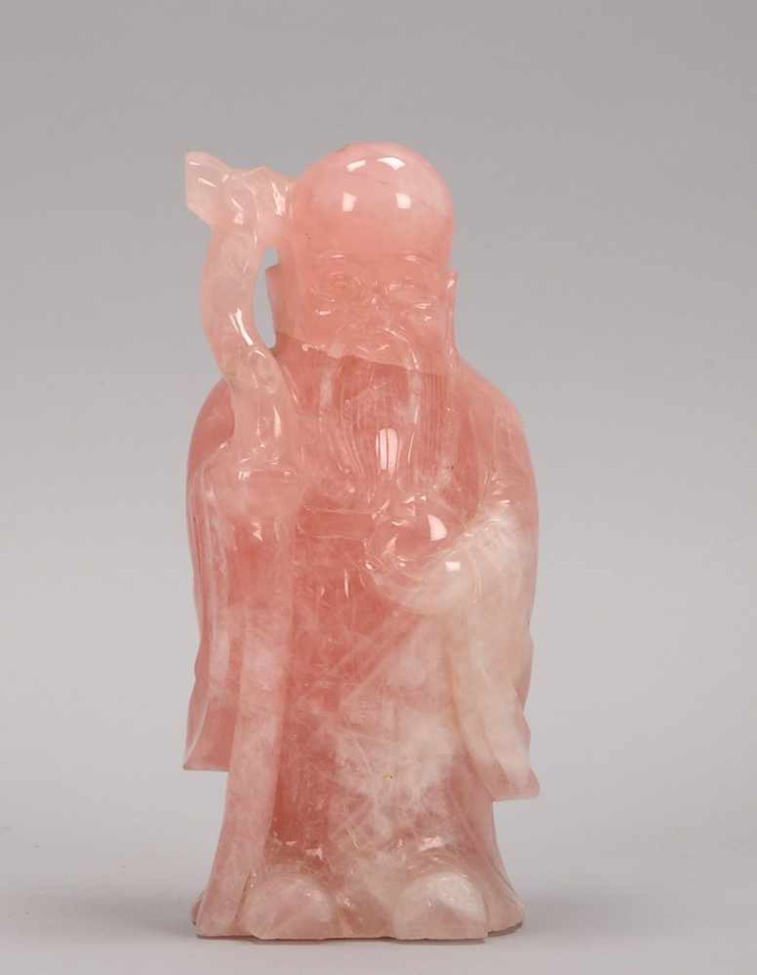 Rosenquarz-Figur (steht nach chinesischer Steinkunde für Gesundheit), China, 'Weiser mit Wanderstab'
