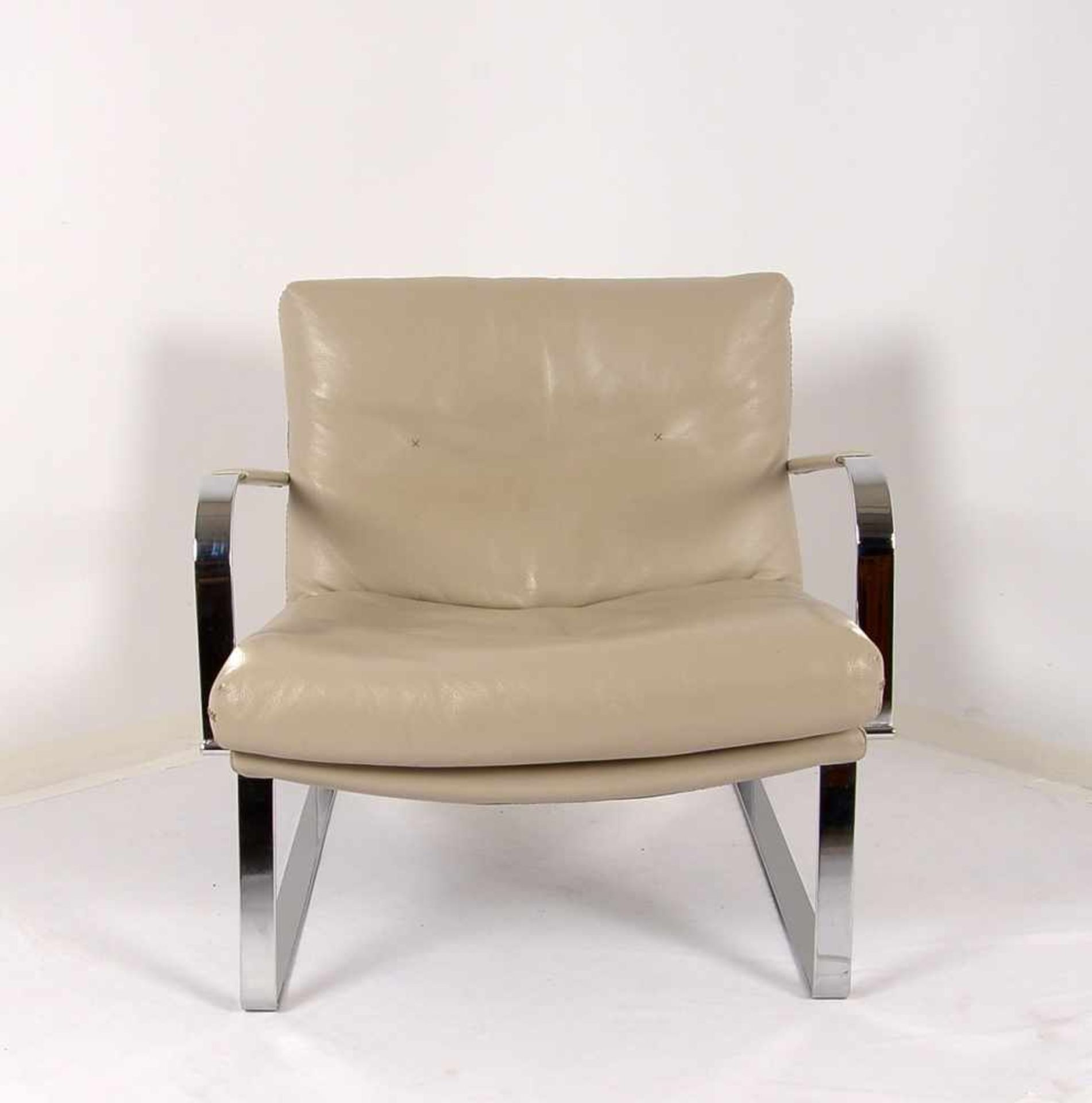 Armlehn-Chair, 'Conform', Chromgestell mit hell-kittfarbenem Leder, gepflegt/in gutem - Bild 2 aus 2