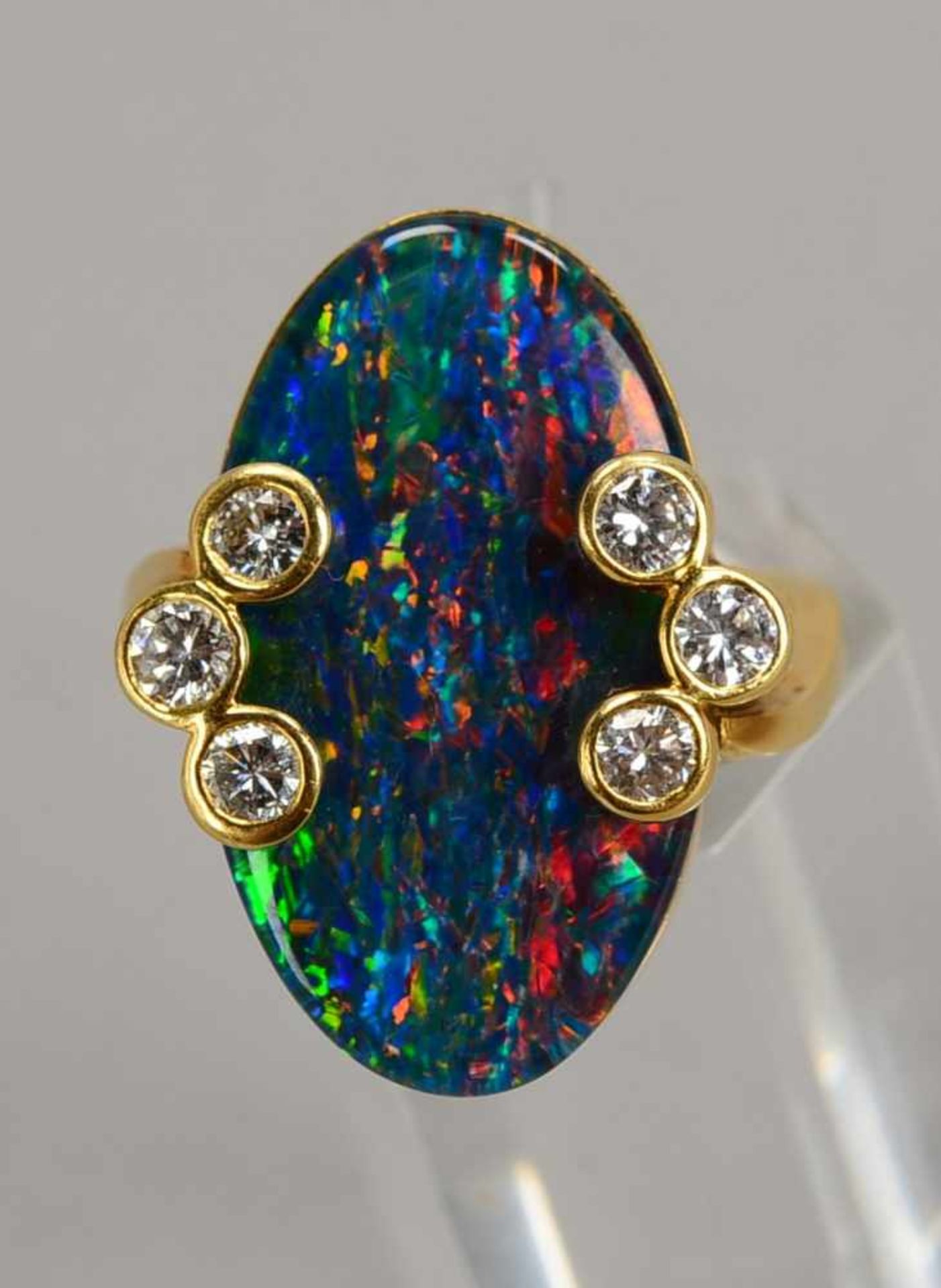 Ring, 750 GG, mit Opal-Triplette/oval, sowie 6-fachem Brillantbesatz/zusammen ca. 0,35 ct, - Bild 2 aus 2