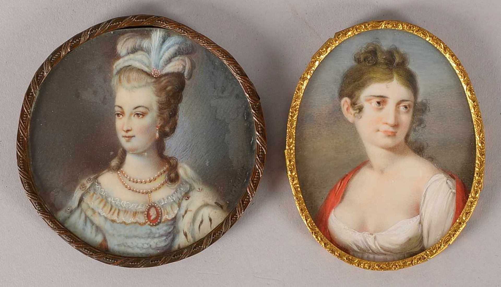 2 Miniaturmalereien, 'Damenportraits', davon 1x signiert 'V. Haller', jeweils hinter Glas gerahmt;