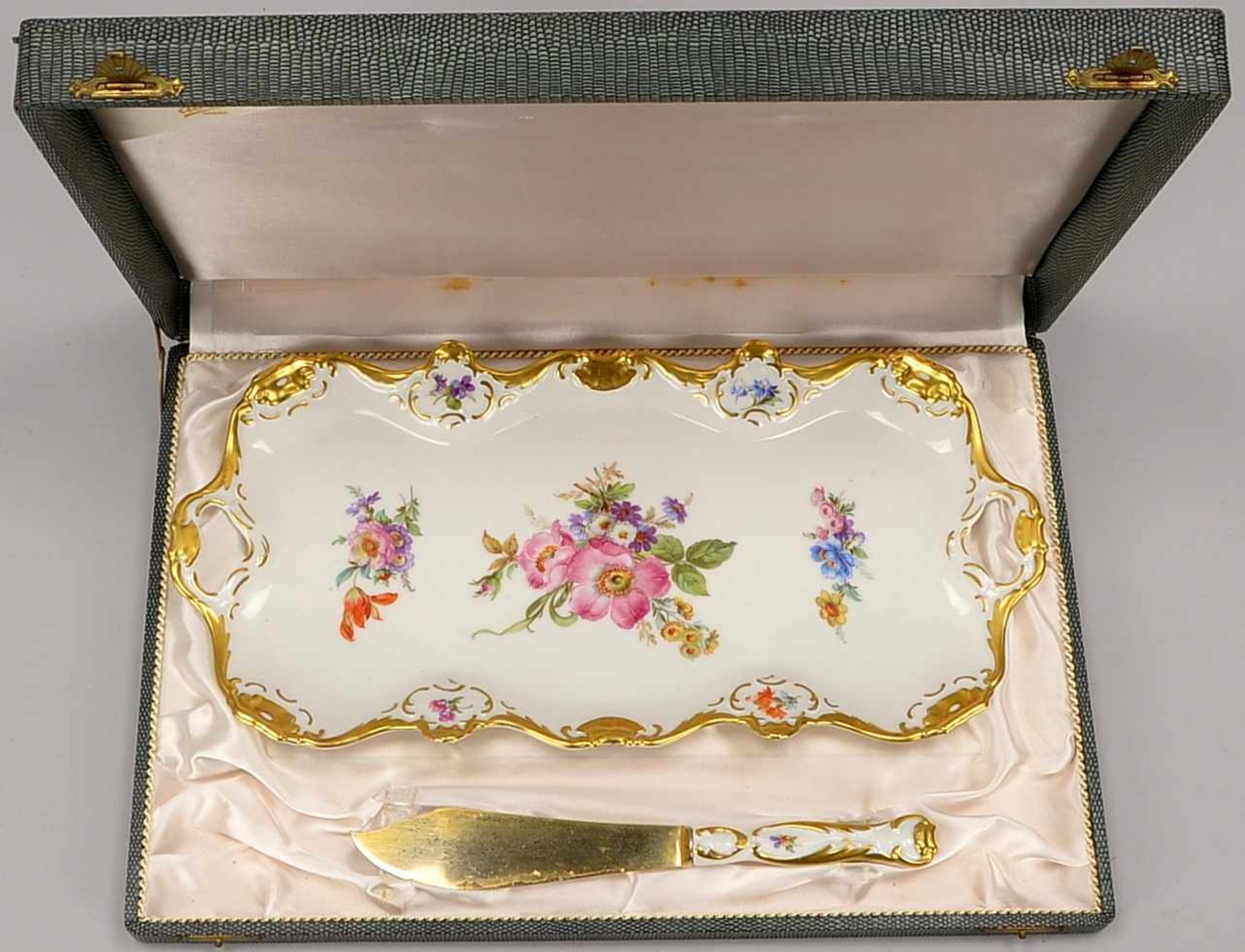 Bavaria Porzellan, Königskuchenplatte, mit Blumendekor und reichem Golddekor, Platte mit 2x - Bild 2 aus 3
