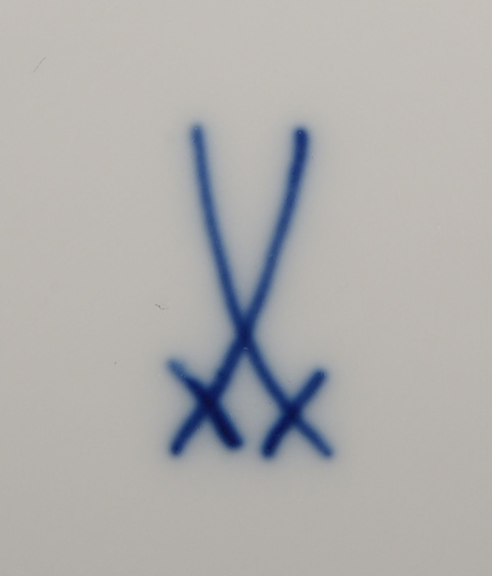 Meissen, 2 Teller/Schalen, durchbrochene Fahne, mit Zwiebelmuster, I. Wahl; Durchmesser Ø 21,5 cm, - Bild 2 aus 2