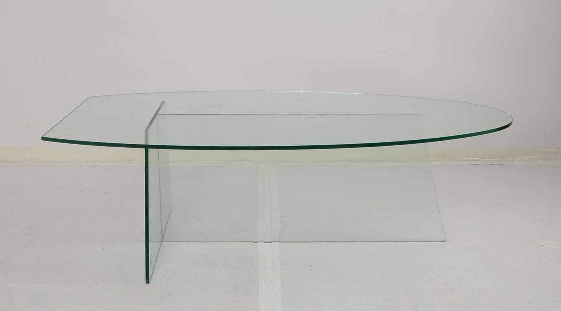Designer-Glastisch, geharktes Glas, Tisch in Form eines stilisierten Fischs; Höhe 40 cm, Breite