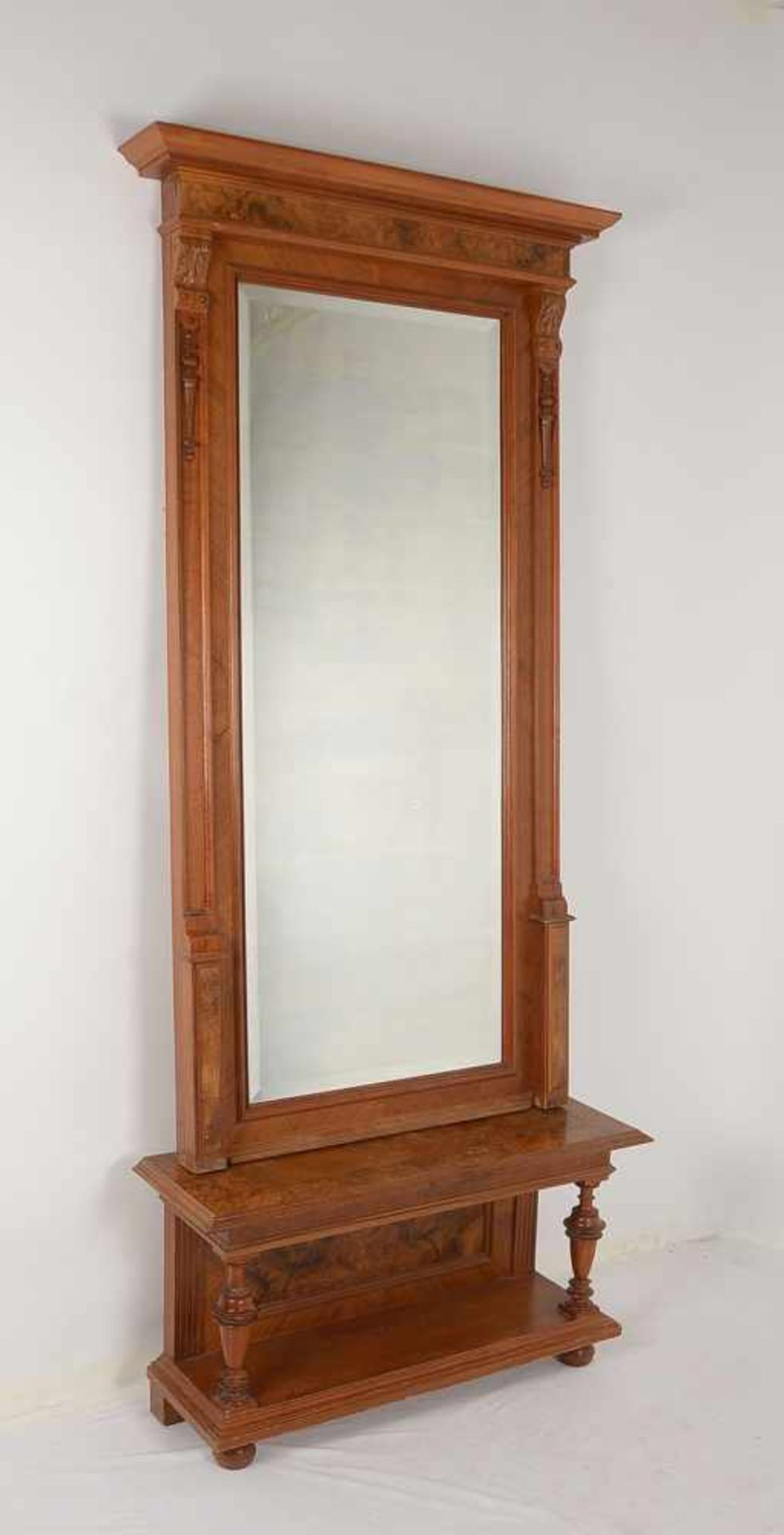 Konsolenspiegel, Gründerzeit, Mahagoni, facettiertes Glas; Gesamthöhe 222 cm, Breite 94 cm