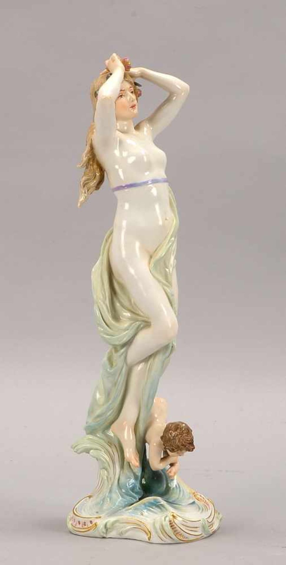 Meissen, Porzellanfigur, 'Die Geburt der Venus' (dargestellt mit Blütenkranz im Haar und Knabe zu - Bild 2 aus 4