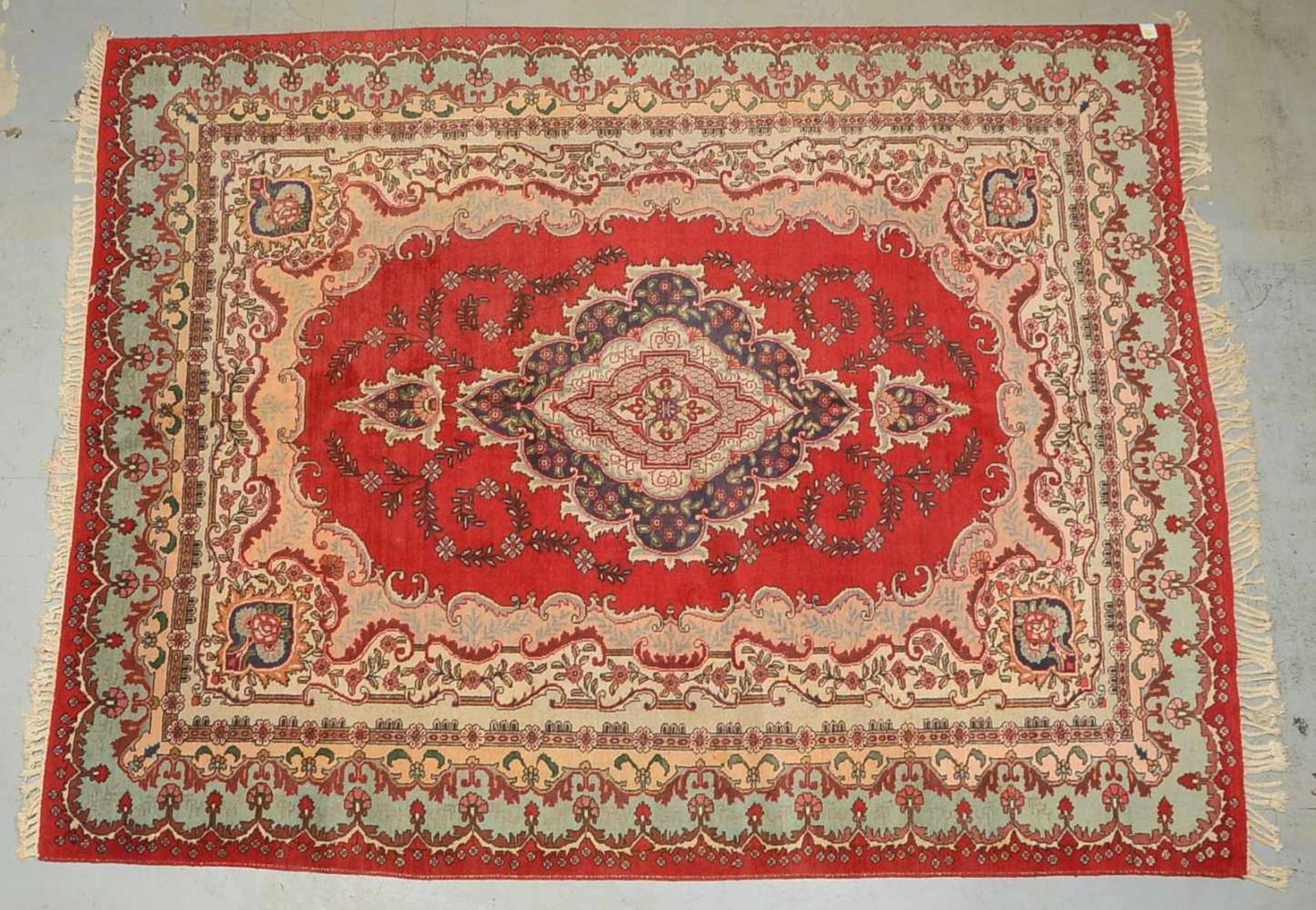 Täbriz-Orientteppich, ringsum komplett, Flor in gutem Zustand; Maße 364 x 280 cm