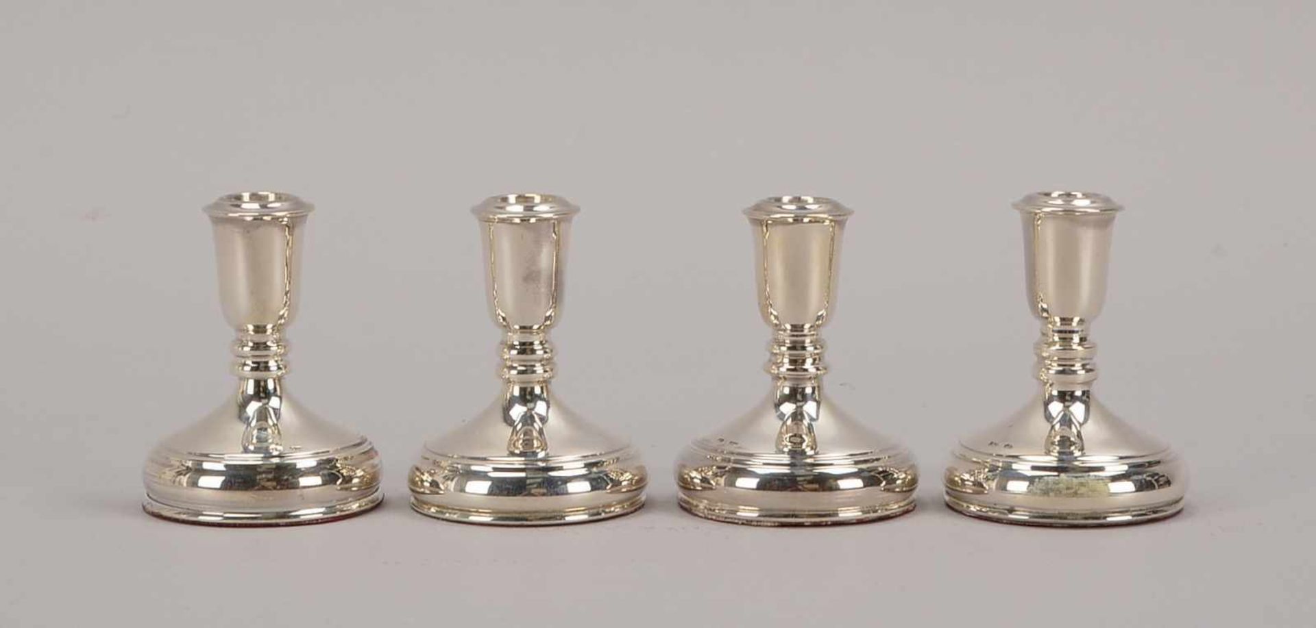 Satz kleiner Kerzenleuchter, 925 Silber (leicht gefüllt), 4 Stück; Höhe 6,8 cm