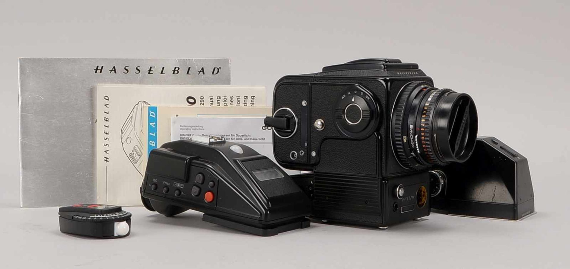 Kamera, Hasselblad/Schweden, '500 EL/M', mit Carl Zeiss-Objektiv 'Planar 1:2,8, f=80mm'; 2x
