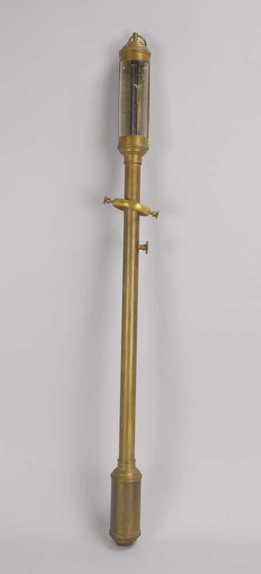 Wandthermometer/Barometer, England, Messing-Korpus, mit kardanischer Wandaufhängung; Höhe 100 cm