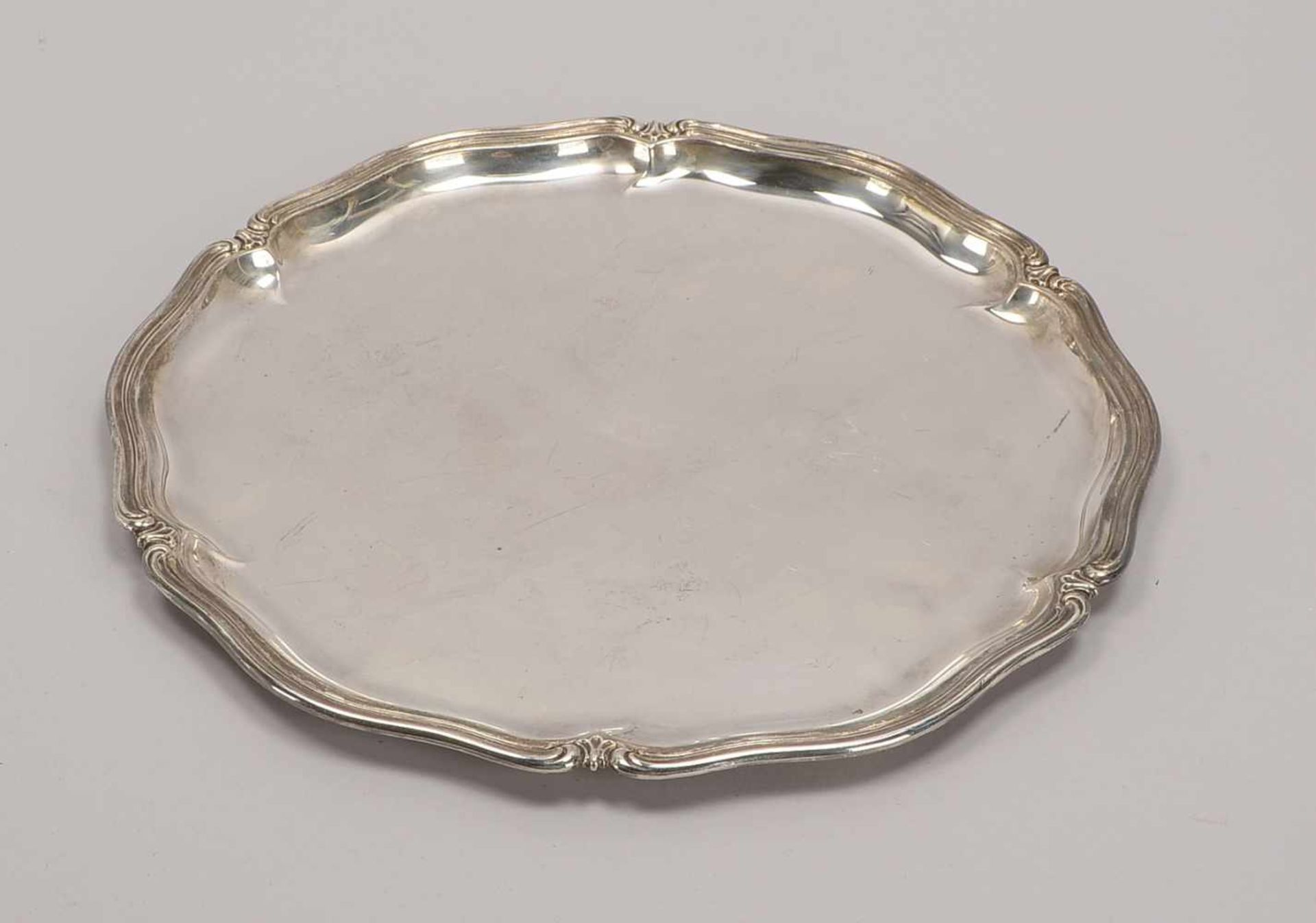Silbertablett, 830 Wilkens-Silber (punziert); Durchmesser Ø 33 cm - Bild 2 aus 2