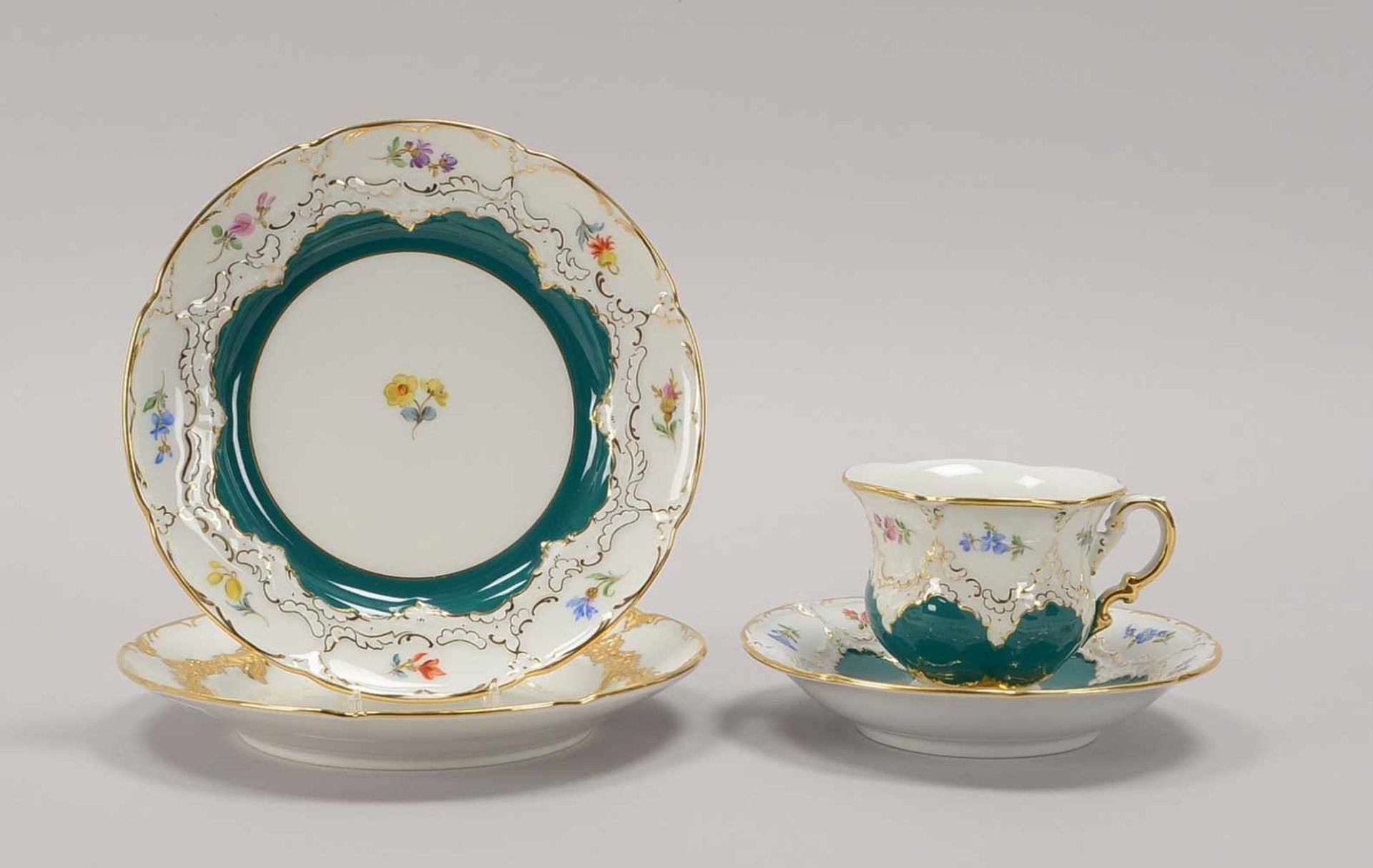 Meissen, Kaffeegedeck, mit Prunkteller, Schwertermarke, 2-gestrichen; Durchmesser Teller Ø 20 cm