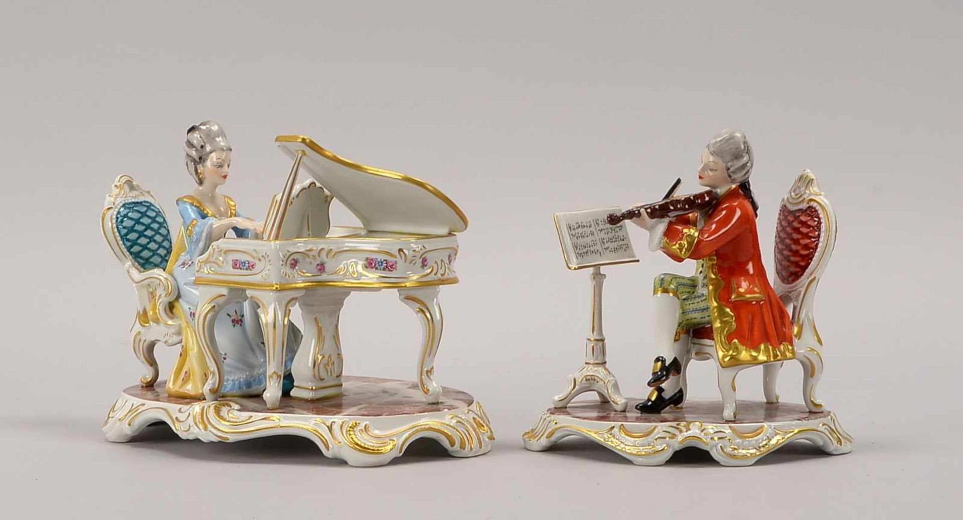 Dresden, 2 Porzellanfiguren, 1x 'Geigenspieler', und 1x 'Klavierspielerin', jeweils polychrom bemalt