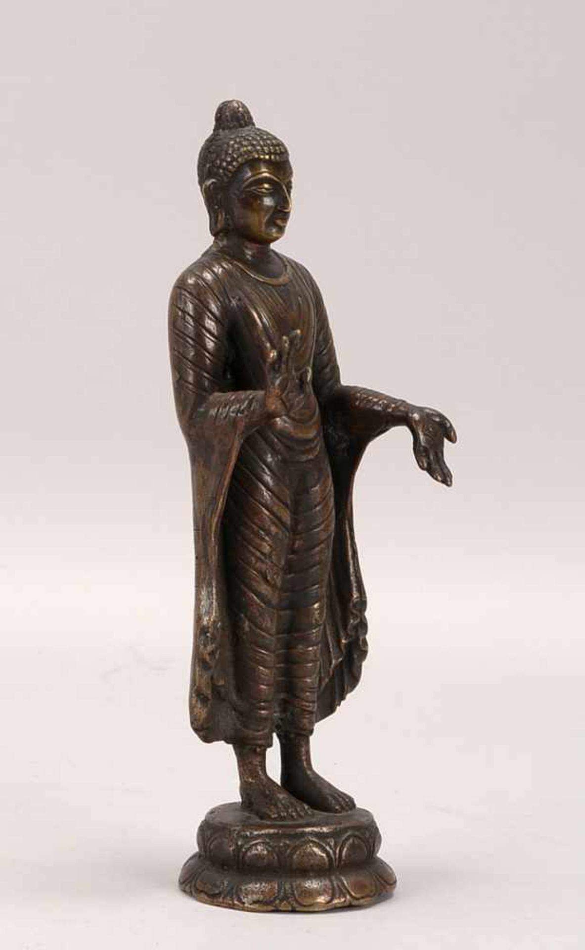 Bronzefigur, 'Stehender Buddha' (dargestellt in Meditationshaltung); Höhe 25 cm - Bild 2 aus 2