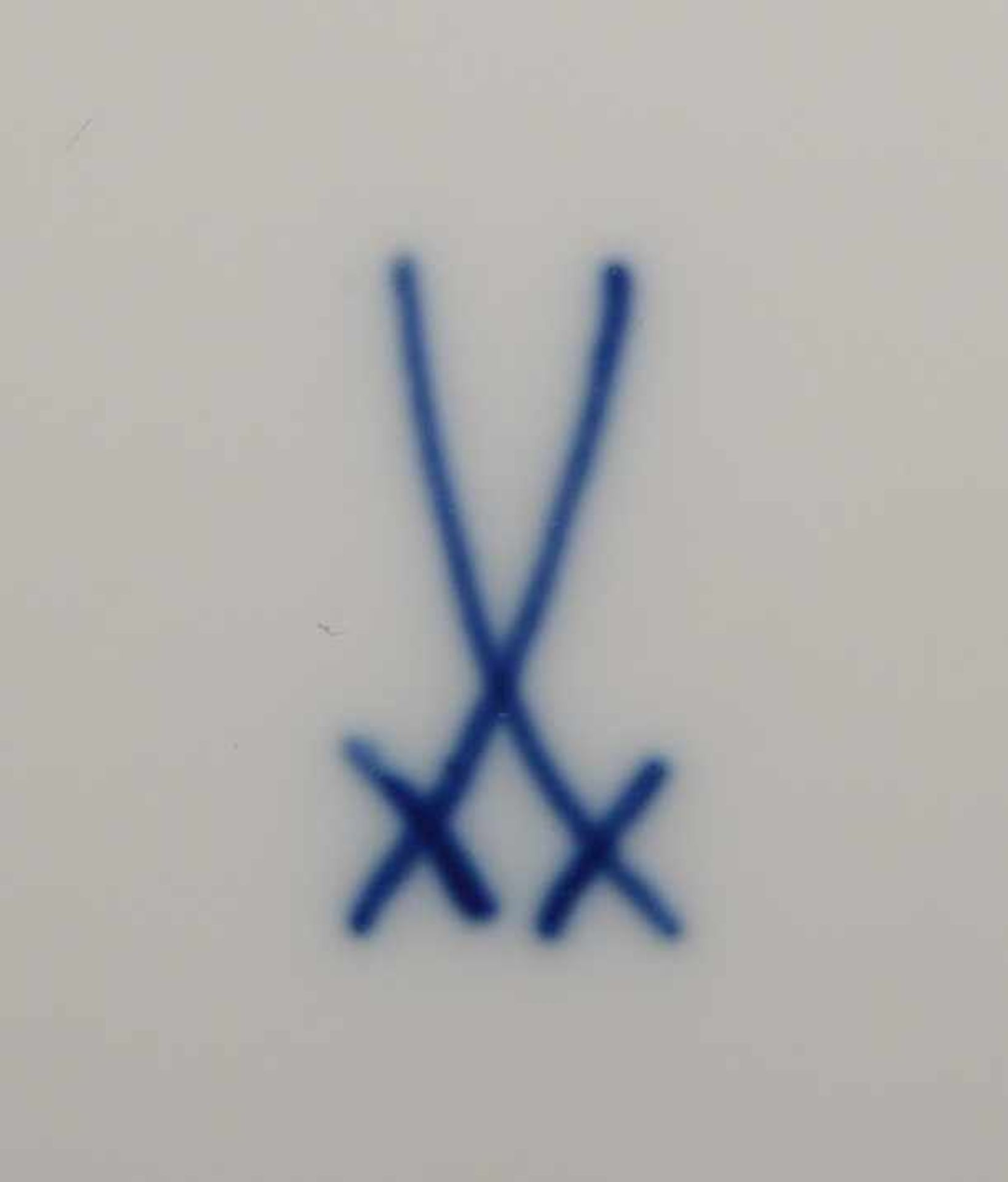 Meissen, 2 Teller/Schalen, durchbrochene Fahne, mit Zwiebelmuster, I. Wahl; Durchmesser Ø 21,5 cm, - Bild 2 aus 2