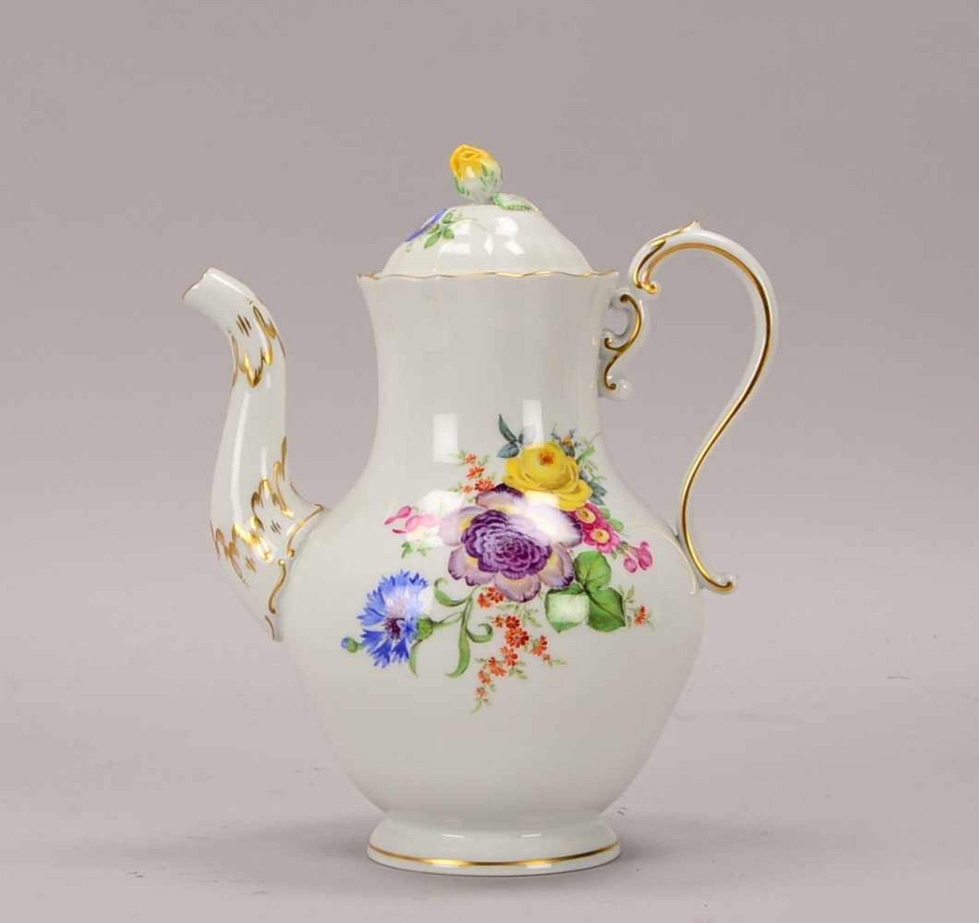 Meissen, Kaffeekanne, Schwertermarke, 1-gestrichen, Dekor 'Blumenbouquet'; Höhe 25,5 cm