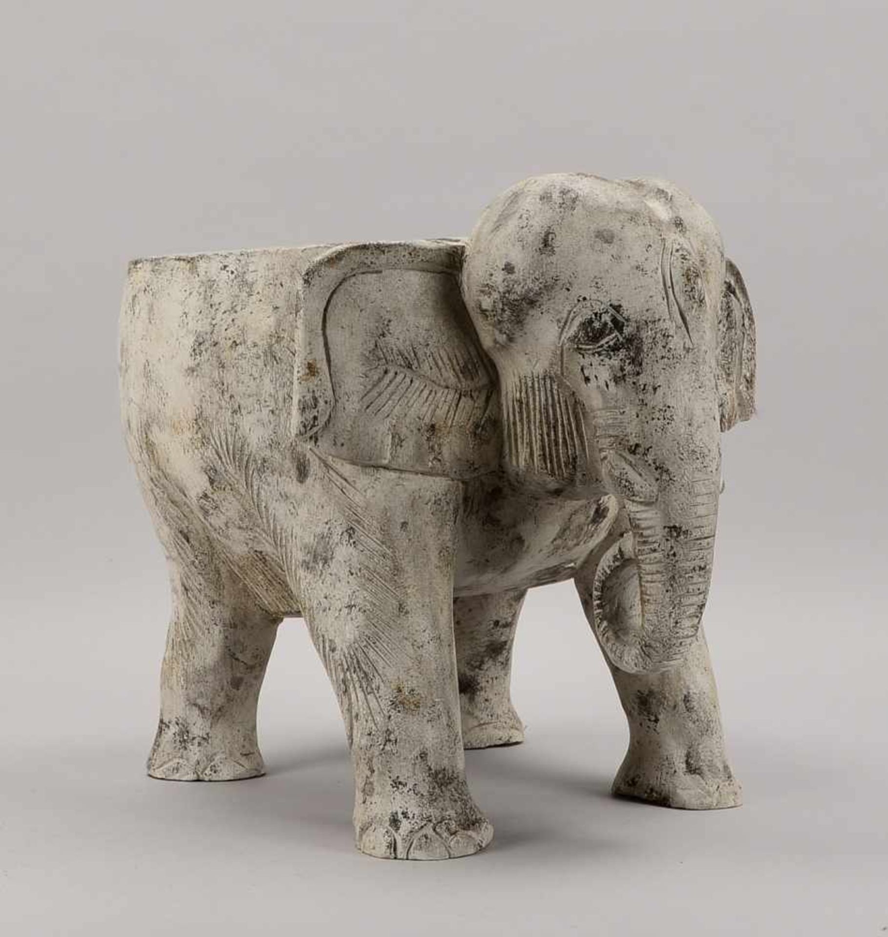 Blumenhocker, 'Elefant', Holz weiß gefasst; Maße 41 x 44 x 37 cm