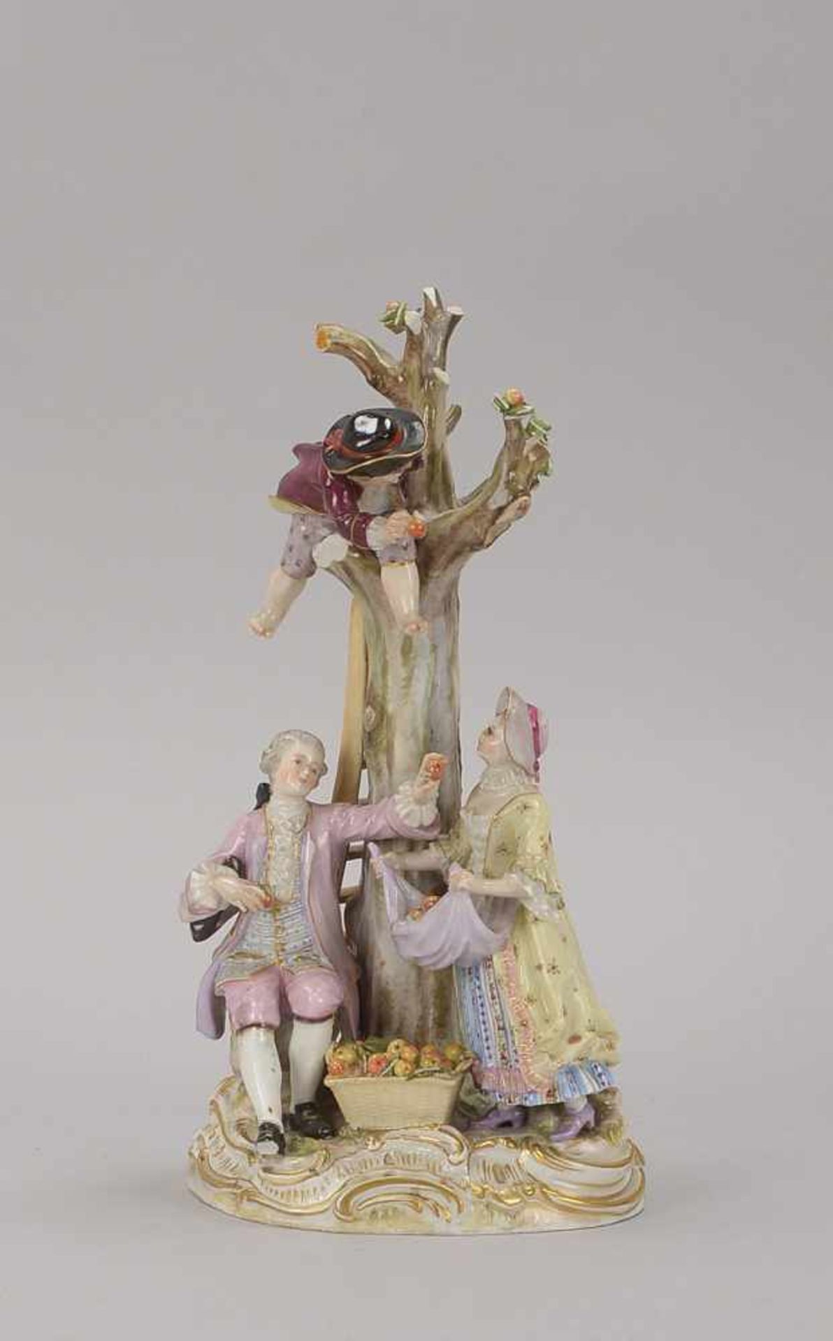Meissen, Porzellanfigurengruppe, 'Apfelpflücker' (Darstellungen eines Rokoko-Paars auf