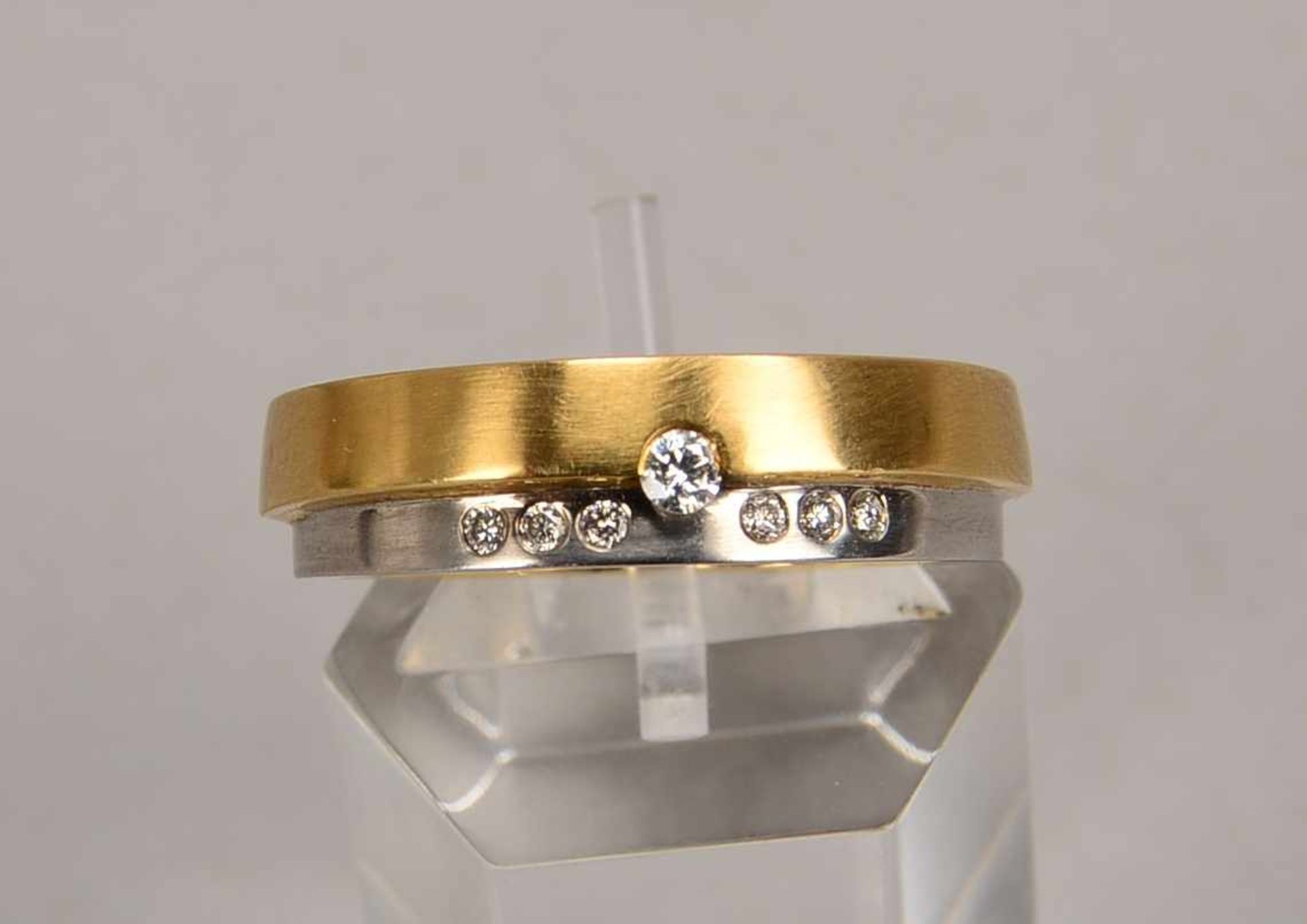 Ring, 585 Gold/Bicolor, in Doppelringschienen-Optik, mit 7-fachem Brillantbesatz/zusammen 0,11 ct,