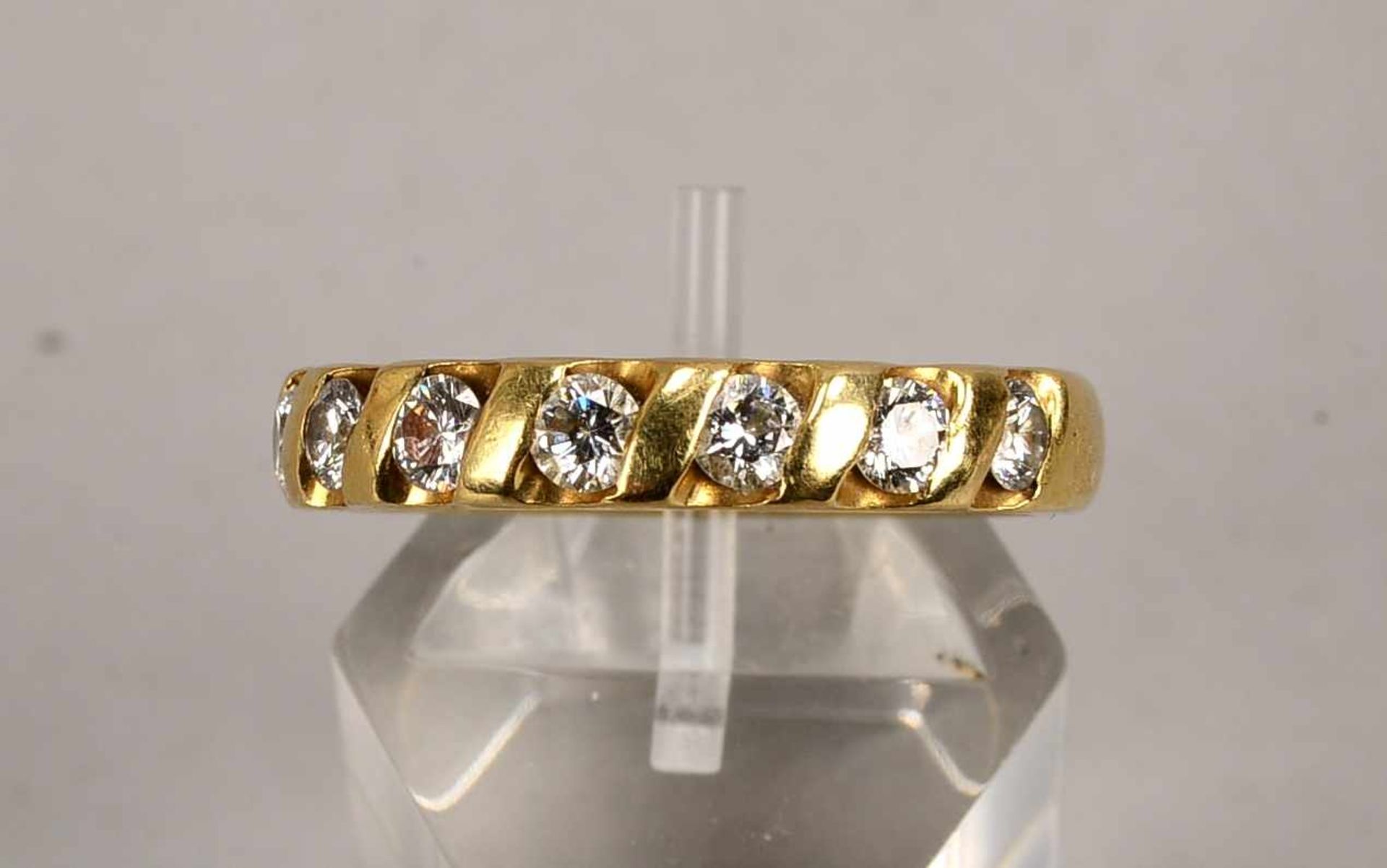 Bandring, 585 GG, mit 10-fachem Brillantbesatz/zusammen 1 ct, Tw/Si; RG 58, Gewicht 5,25 g - Bild 2 aus 2