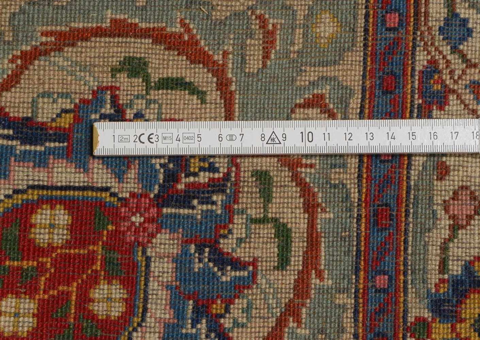 Orientteppich, Keshan (?), hellgrundig, floral durchgemustert, signiert, gleichmäßiger Flor; Maße - Bild 3 aus 3
