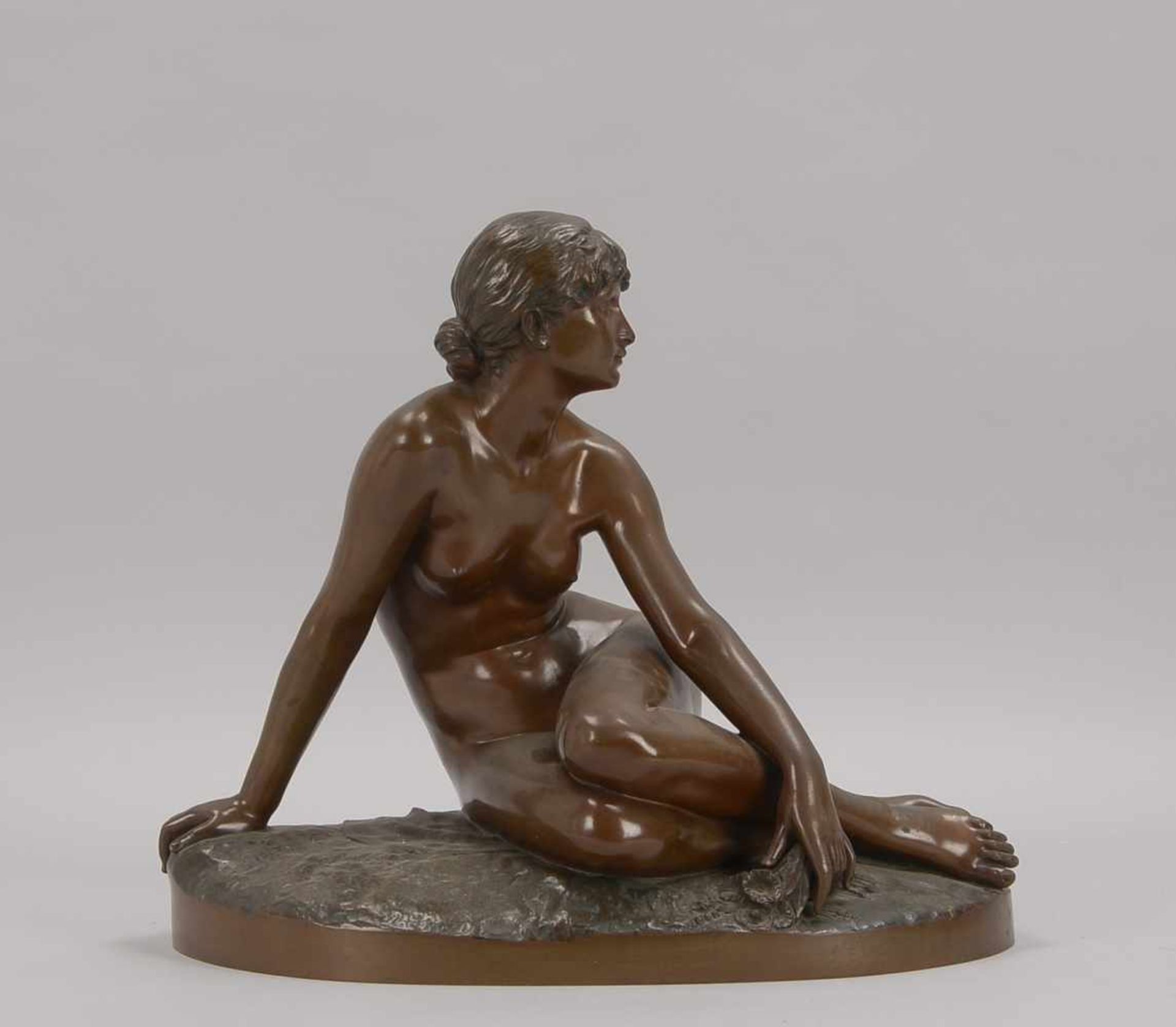 Breuer, Peter (1856 - 1930), Bronzefigur, 'Der Frühling' (Allegorie als sitzender weiblicher Akt),