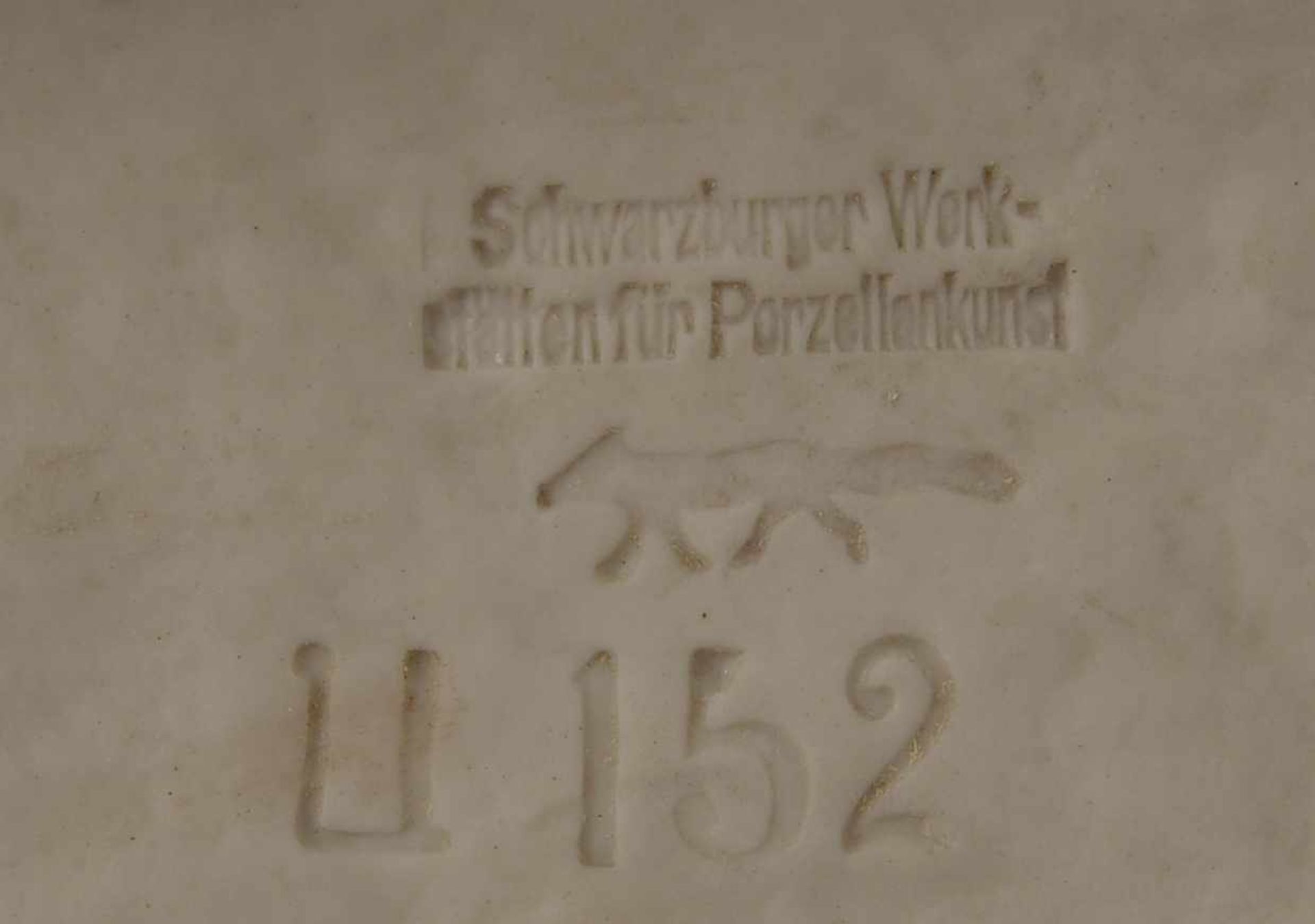 Schwarzburger Werkstätten, Porzellanfigur, 'Die Ährenleserin', Modell-Nr. 'U 152', Entwurf: Arthur - Image 2 of 2