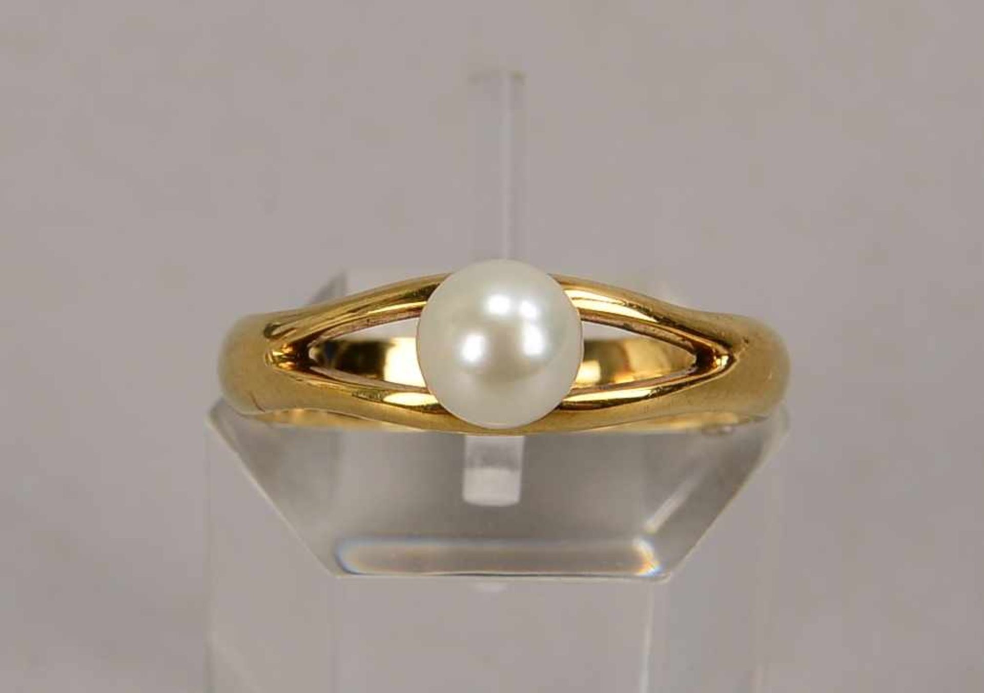 Ring, 585 GG, besetzt mit einzelner Perle; RG 54, Gewicht 3,03 g - Bild 2 aus 2