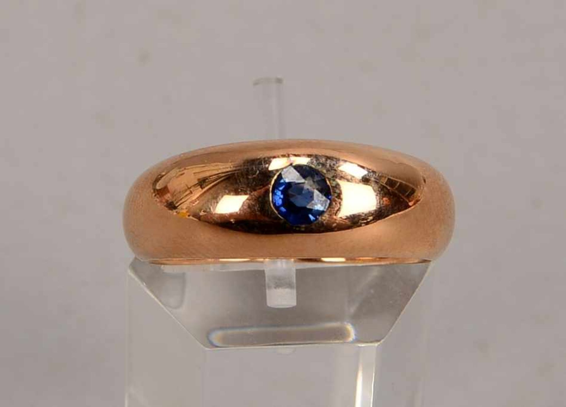 Ring, 585 Roségold, besetzt mit einzelnem Saphir/facettiert, RG 58, Gewicht 7,54 g
