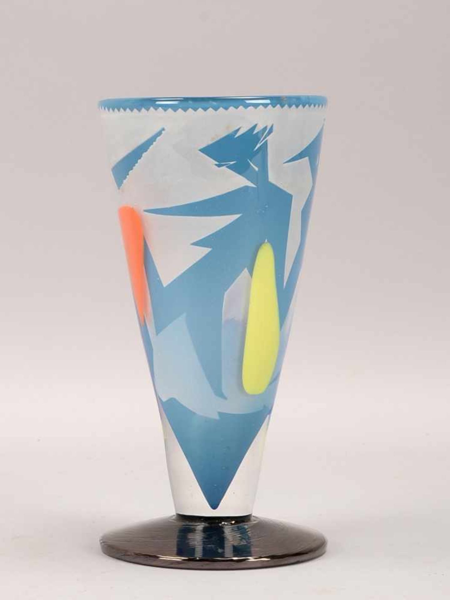 Müller, Hartmut, Künstler-Glasvase, farbloses Glas mit farbigem Unterfang, innen mit geschnittenem - Bild 2 aus 2