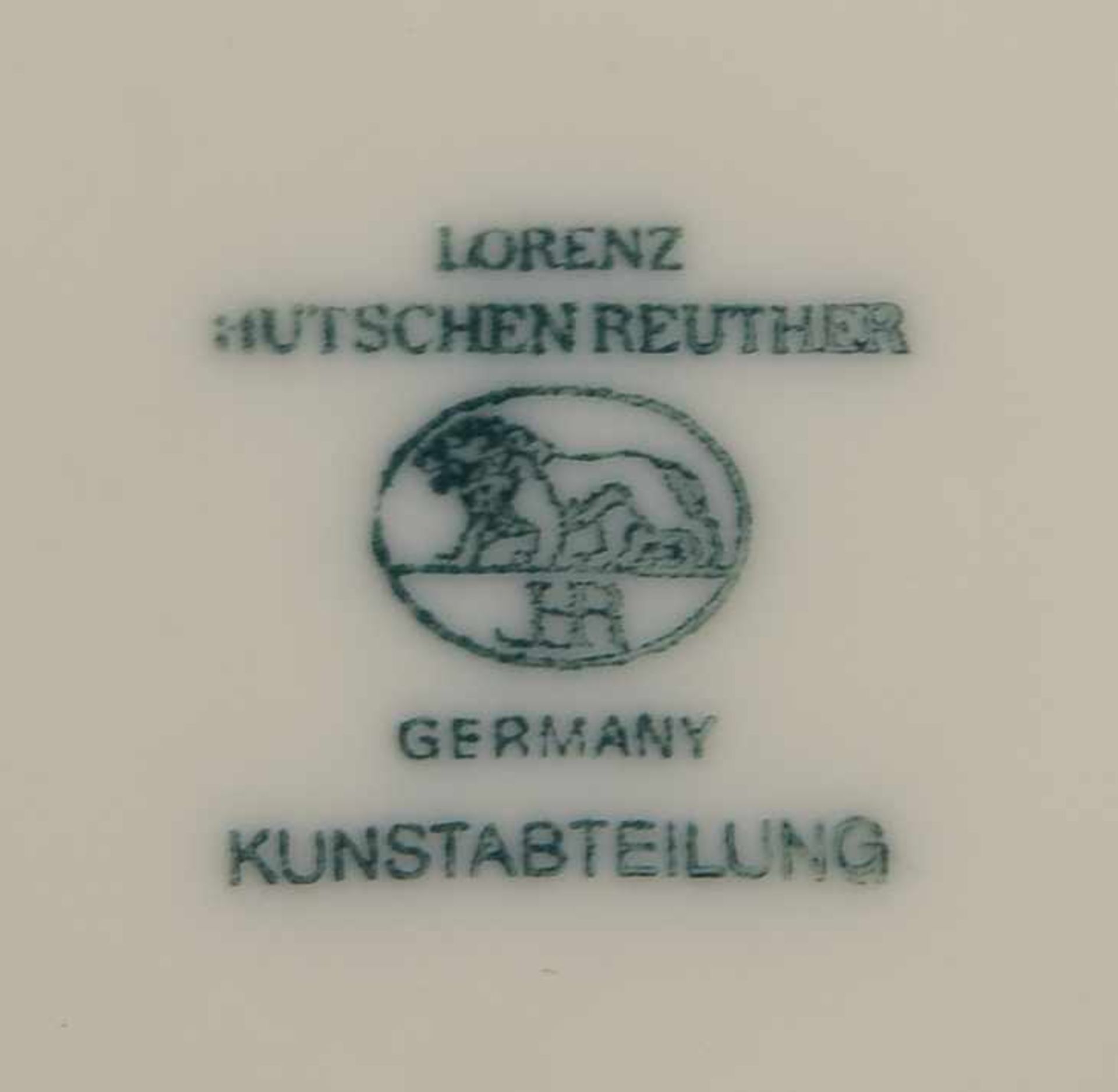 Hutschenreuther/Kunstabteilung, 2 Porzellanfiguren 'Sonnenkind' (weibliche Akte auf Goldkugel - Image 3 of 3