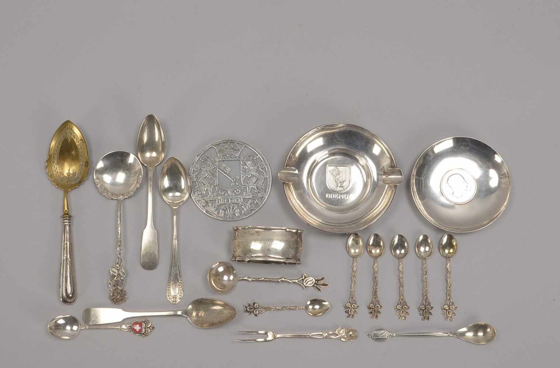 Silberteile-Konvolut, verschiedene Silbergehalte, 750 - 830 Silber: verschiedene Löffel/davon
