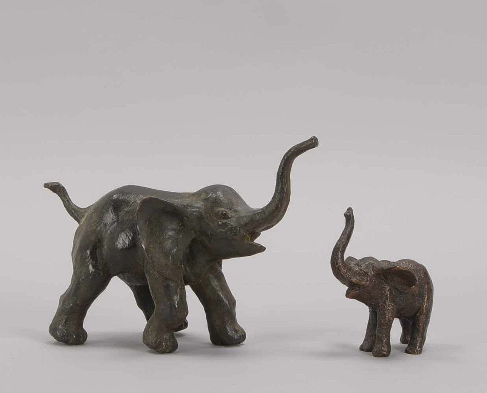 Arentz, Kurt, 2 Bronzeskulpturen, 'Schreitender Elefant', und 'Kleiner Elefant', Auflage-Nr. '10/