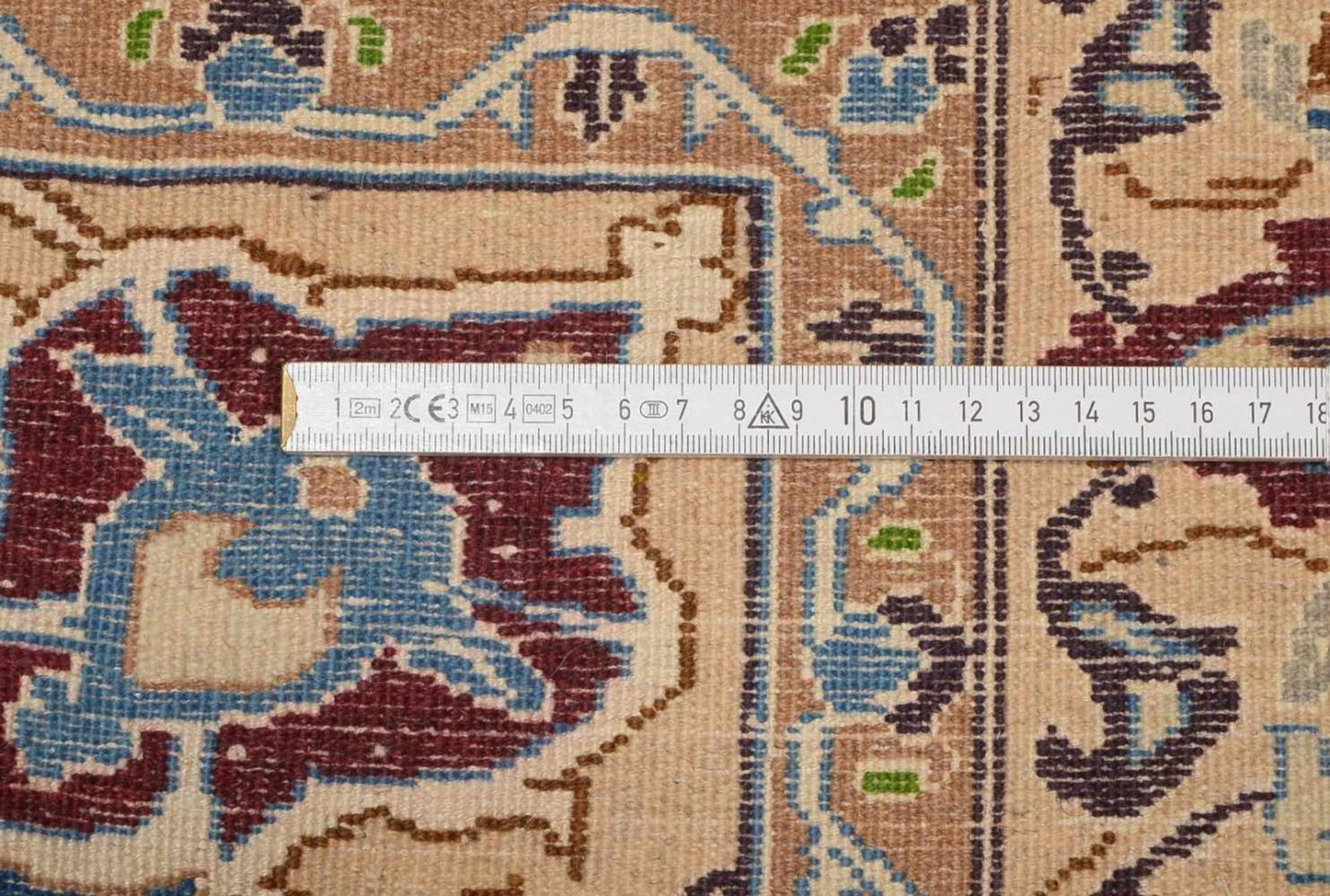Nain-Orientteppich, hellgrundig, Flor in gutem Zustand; Maße 192 x 131 cm - Bild 2 aus 2