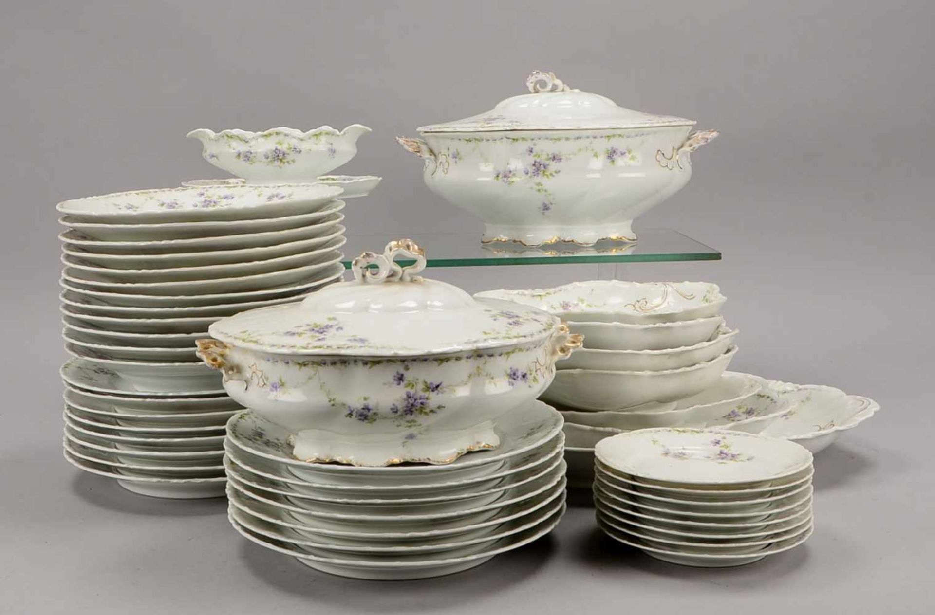 Rosenthal, Speiseservice, alt, Dekor 'Versailles', umfassend: 15x Speiseteller, 12x Suppenteller, 8x