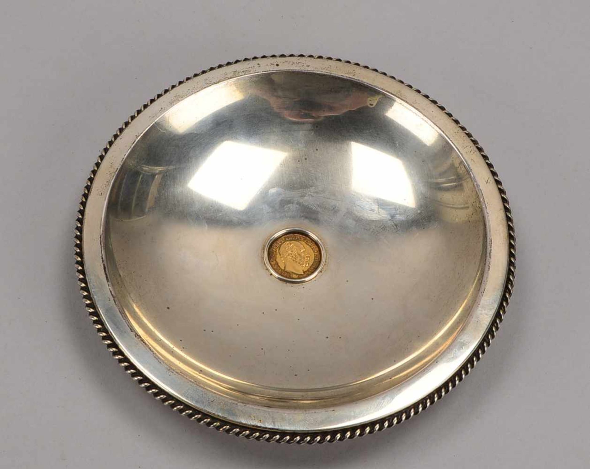 Schale, 835 Silber, mittig mit gefasster Goldmünze, '20 Mark - Wilhelm Deutscher Kaiser/König v.