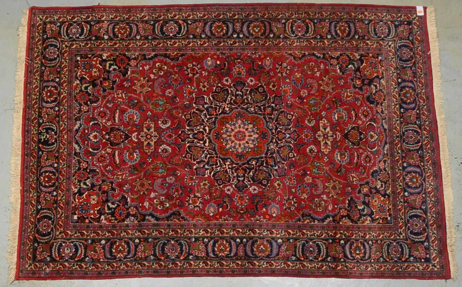 Mesched-Orientteppich, feste Knüpfung, ringsum komplett, Flor in gutem Zustand; Maße 300 x 200 cm