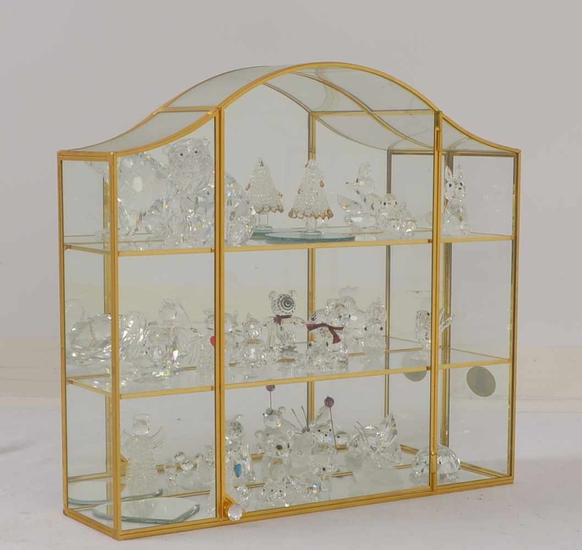 Swarovski, Glasfiguren-Sammlung, 32 Figuren, in original Swarovski-Sammlervitrine, hartvergoldet,