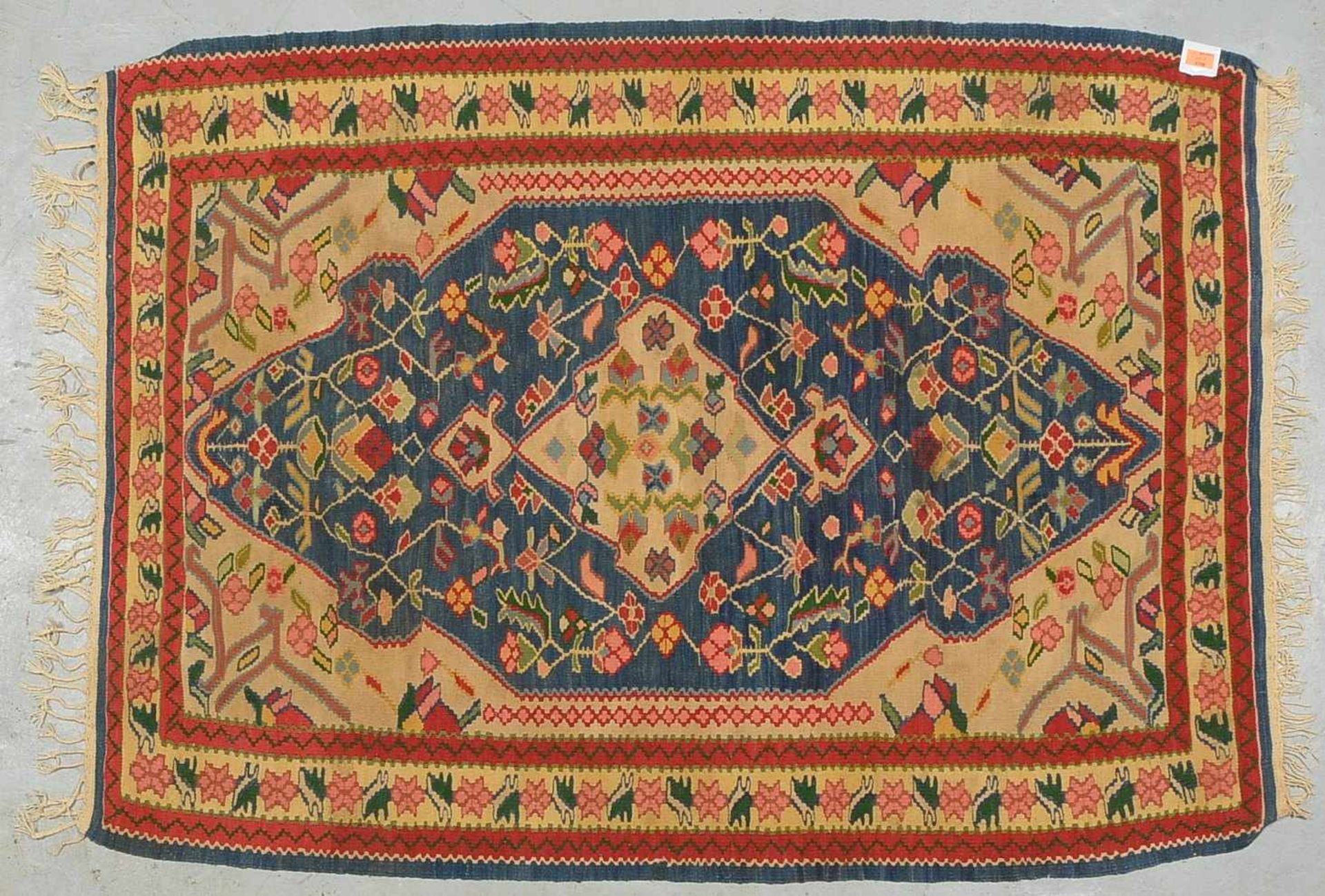 Senneh-Kelim, alt, Wolle auf Wolle gewebt, mit harmonischem Farbspiel; Maße 163 x 117 cm
