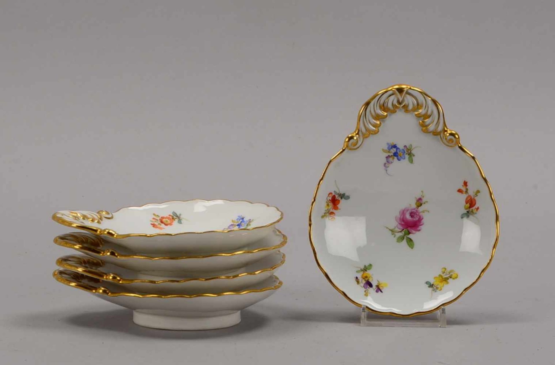 Meissen (Knaufzeit), Satz Konfektschälchen, Dekor 'Streublümchen', mit Goldrand, 5 Stück; Maße