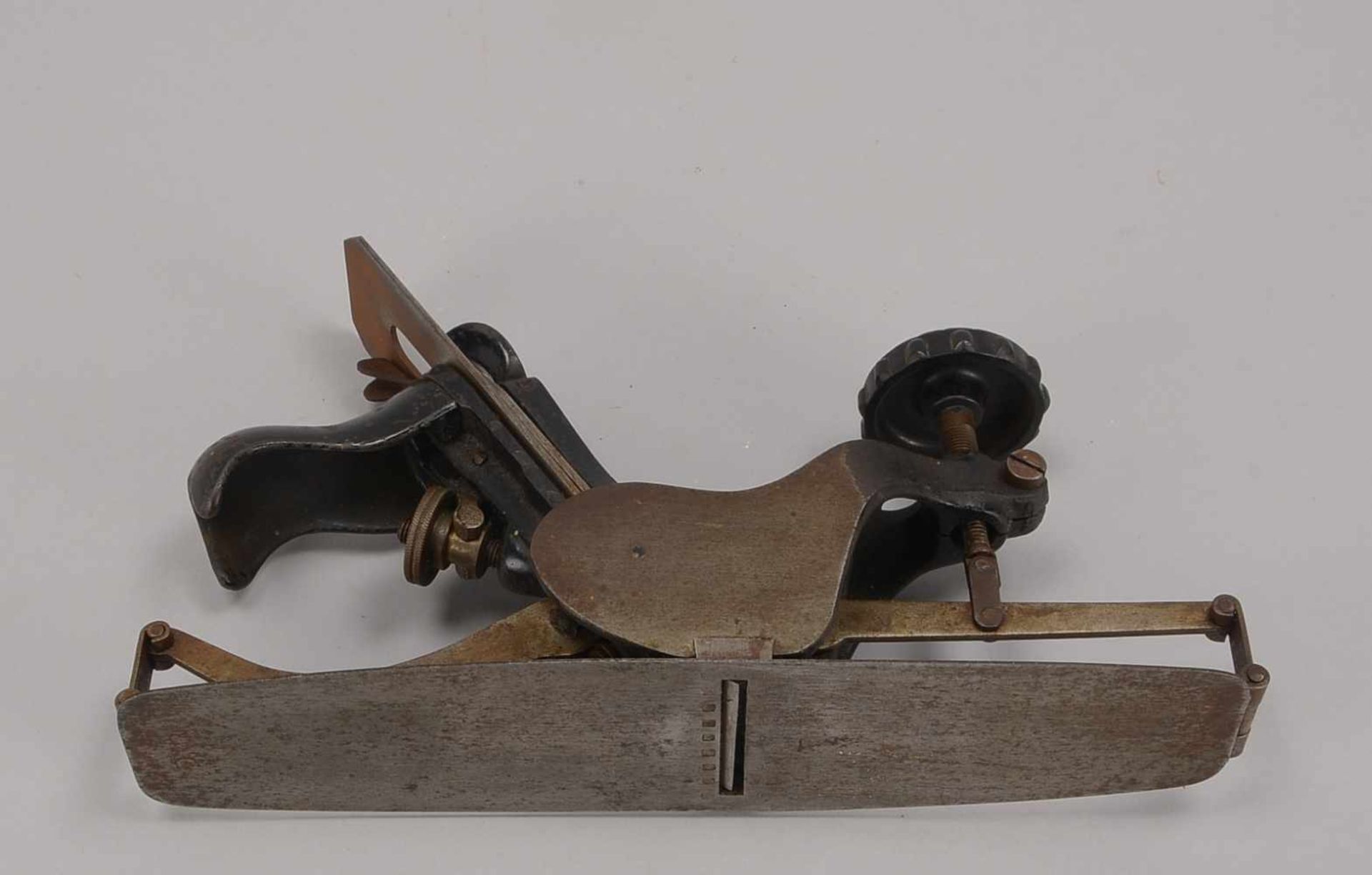 Antikes Werkzeug (USA), seltener Hobel aus dem Schiffbau, 'No. 113'; Länge 26 cm - Bild 2 aus 3