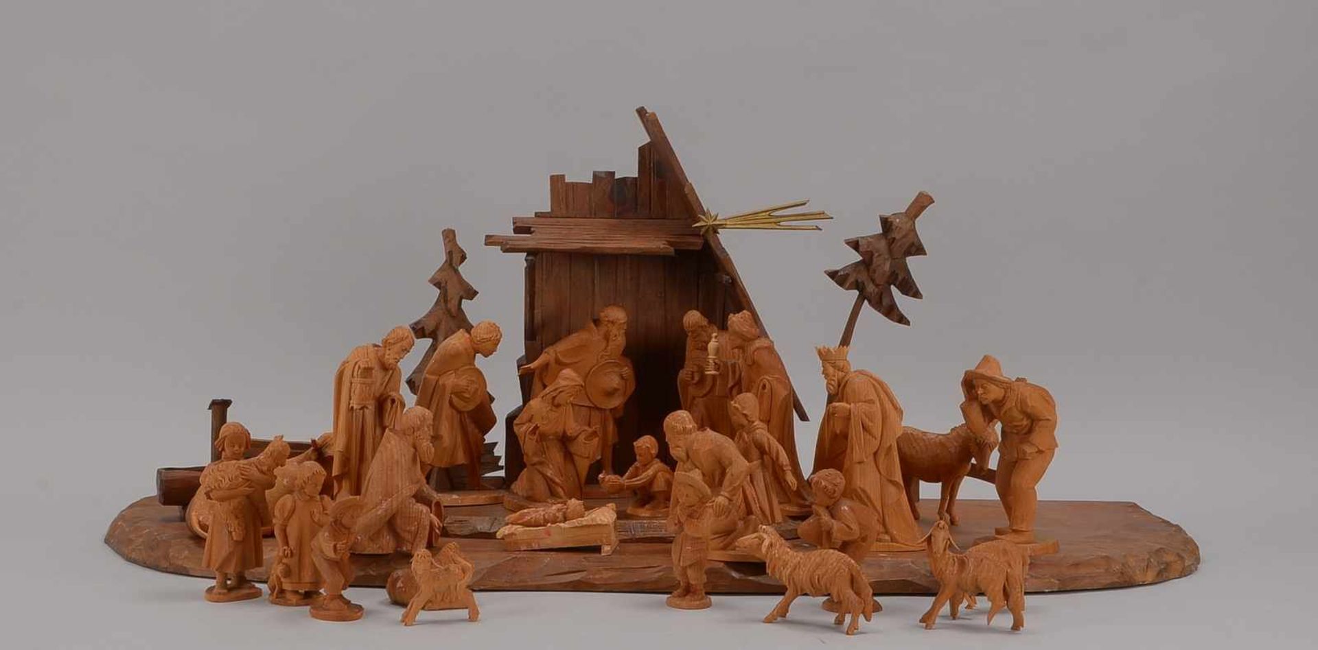 Richard Lang/Oberammergau, Weihnachtskrippe, Holz geschnitzt, mit umfangreicher Figurengruppe und