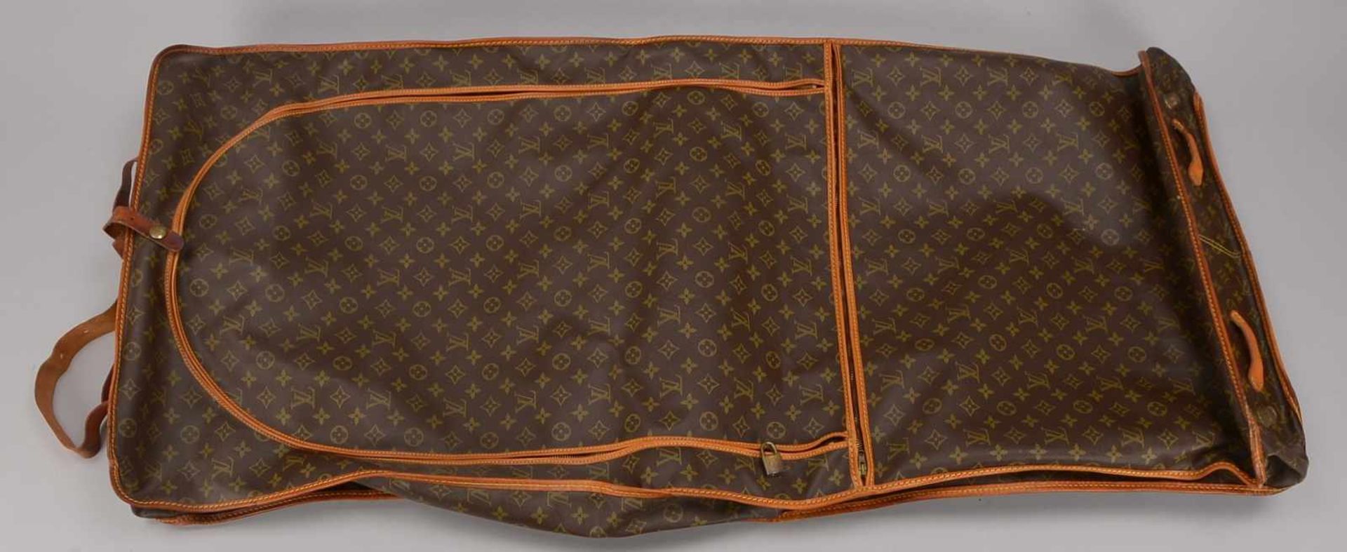 Reise-Kleidersack/Anzugsack, Louis Vuitton, innen mit Aufhängevorrichtung/mit 4x Kleiderbügeln, dazu - Bild 2 aus 2