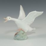 PORCELAIN LLADRO "WINTER GOOSE TAKING FLIGHT"