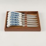 BOXED SET OF 6 DELFT STYLE HANDLE SERRATED KNIVES