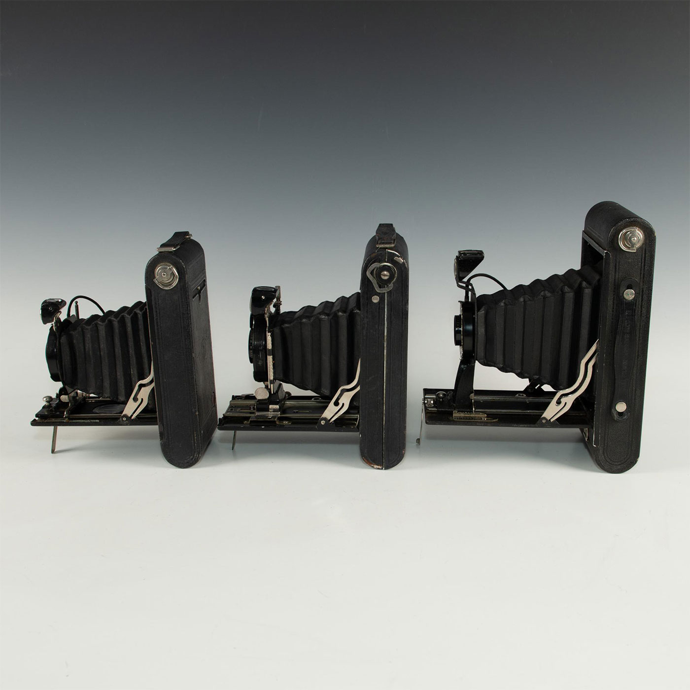 GROUP OF FIVE ANTIQUE KODAK FOLDING FILM CAMERAS - Image 12 of 16