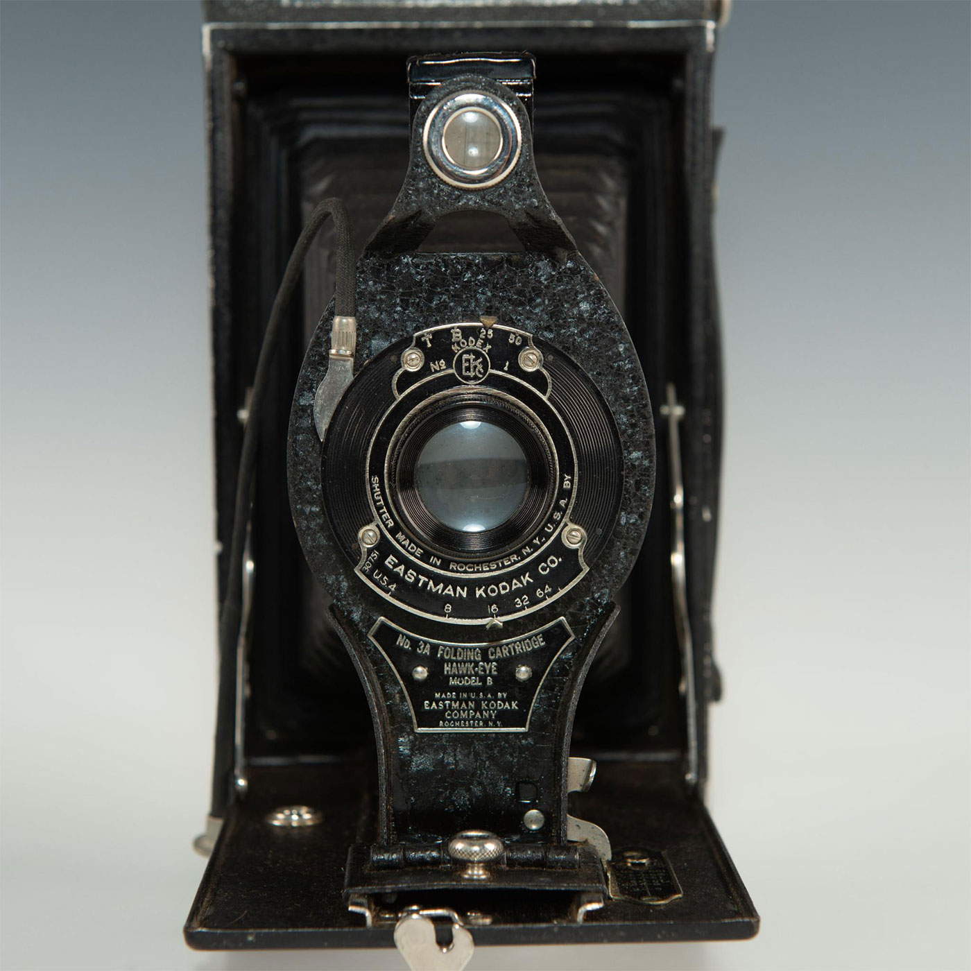 GROUP OF FIVE ANTIQUE KODAK FOLDING FILM CAMERAS - Image 10 of 16